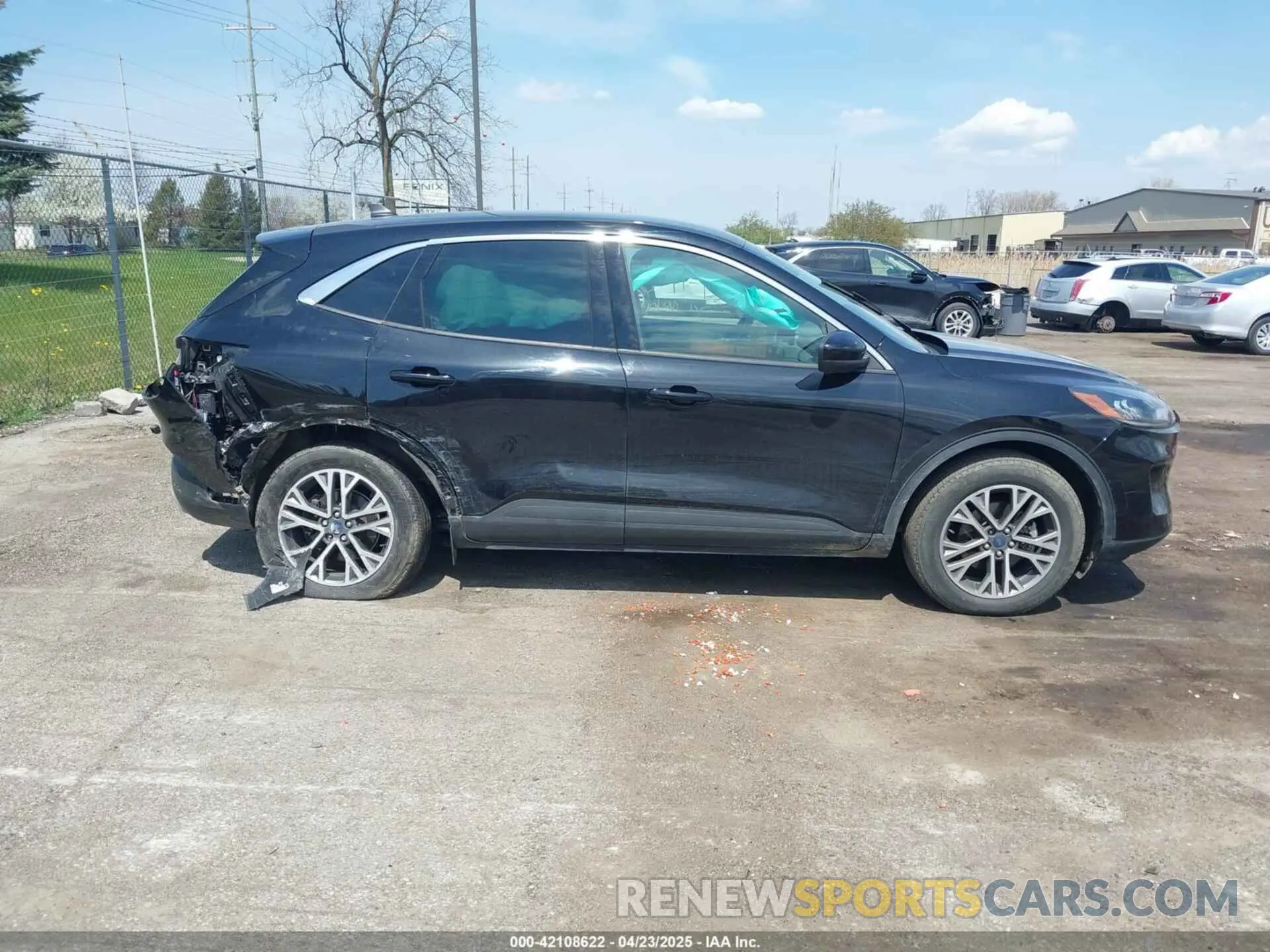 13 Photograph of a damaged car 1FMCU9H94NUB58068 FORD ESCAPE 2022