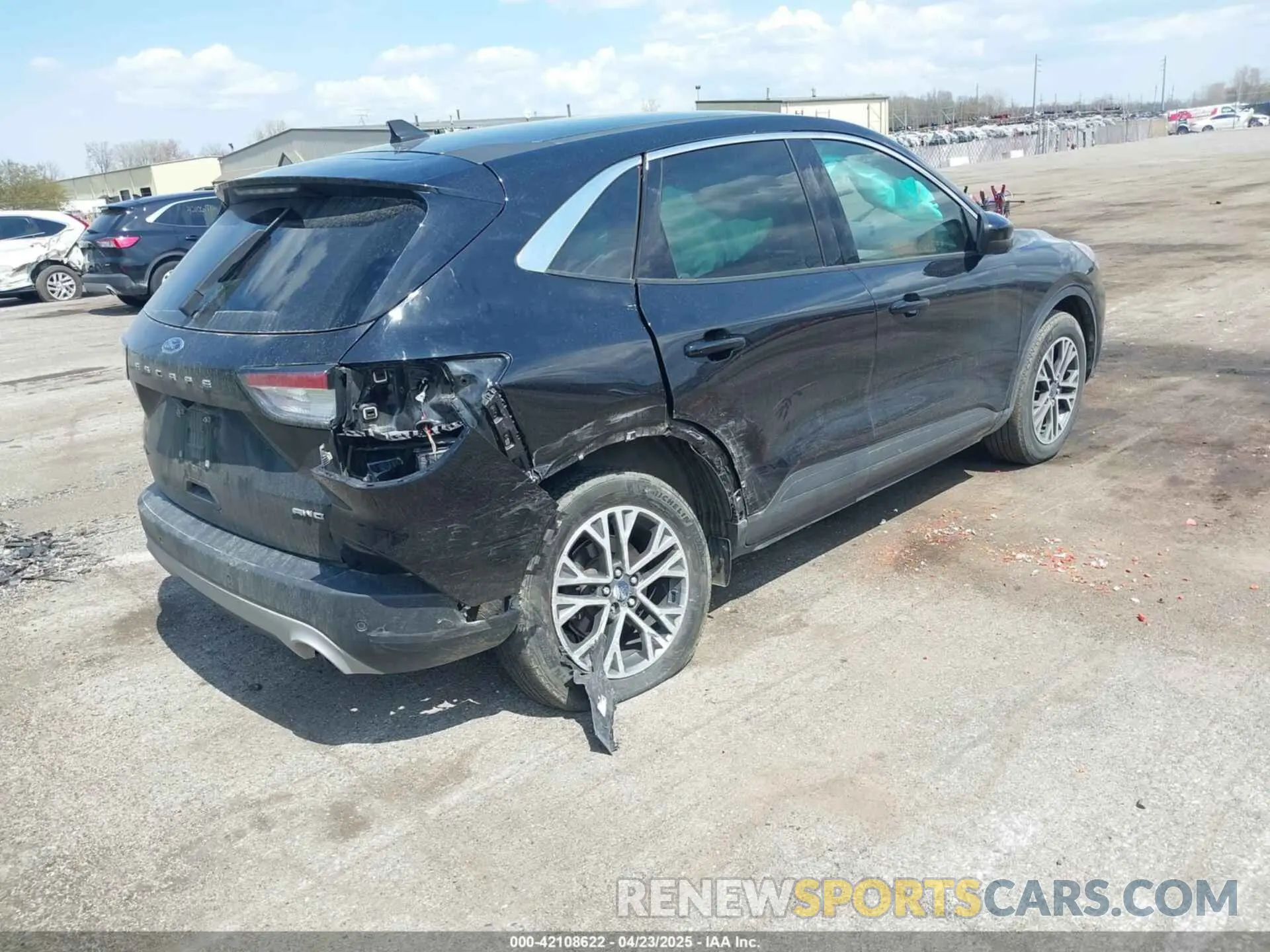 4 Photograph of a damaged car 1FMCU9H94NUB58068 FORD ESCAPE 2022