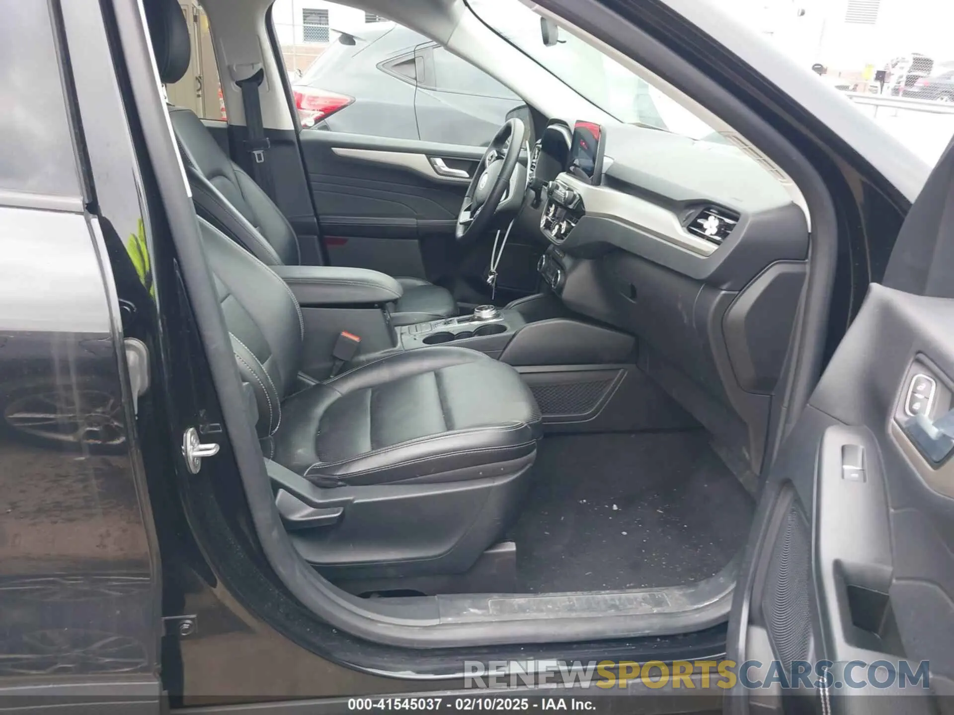 5 Photograph of a damaged car 1FMCU9H96NUA54567 FORD ESCAPE 2022