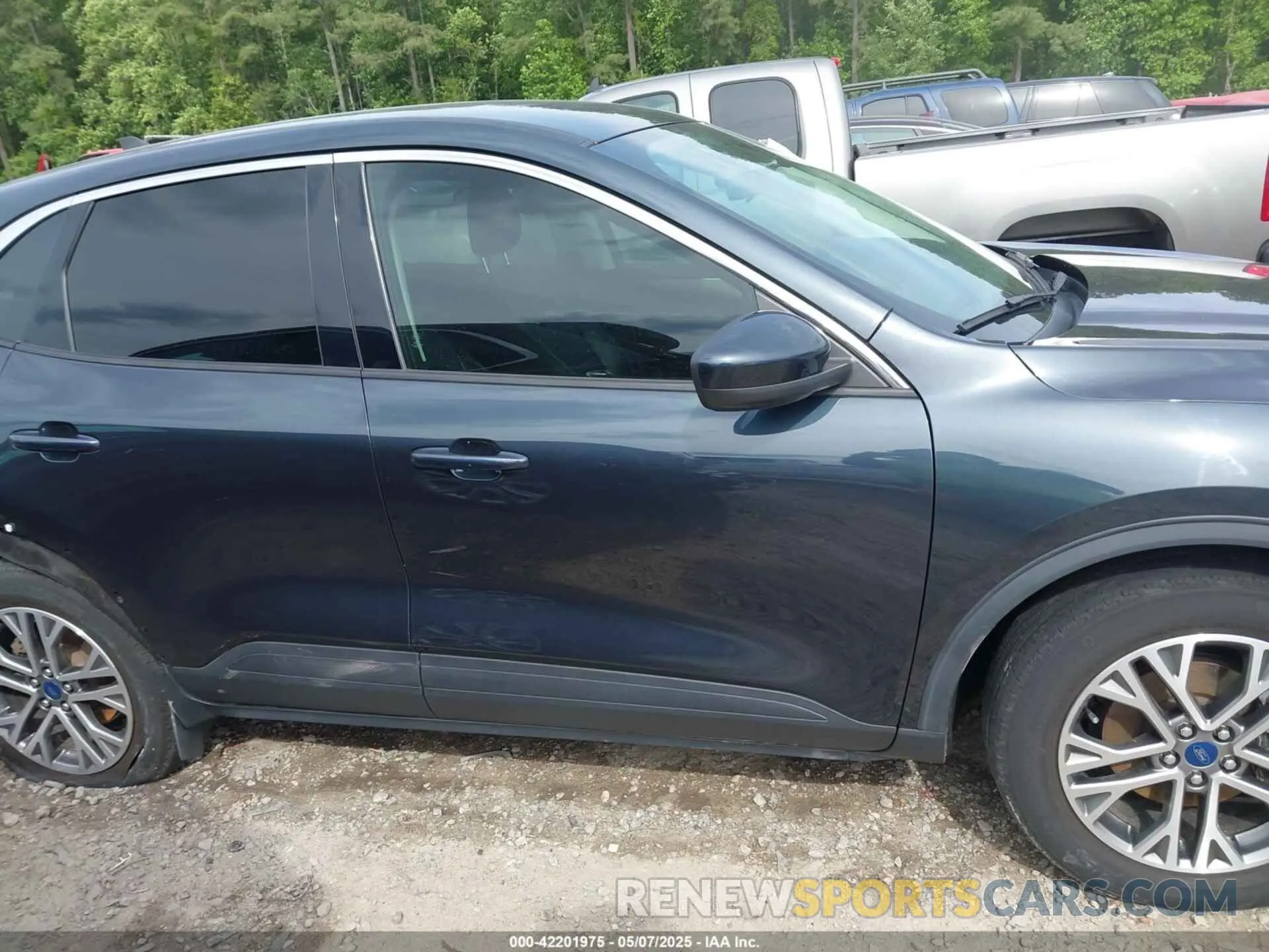 13 Photograph of a damaged car 1FMCU9H96NUA57114 FORD ESCAPE 2022