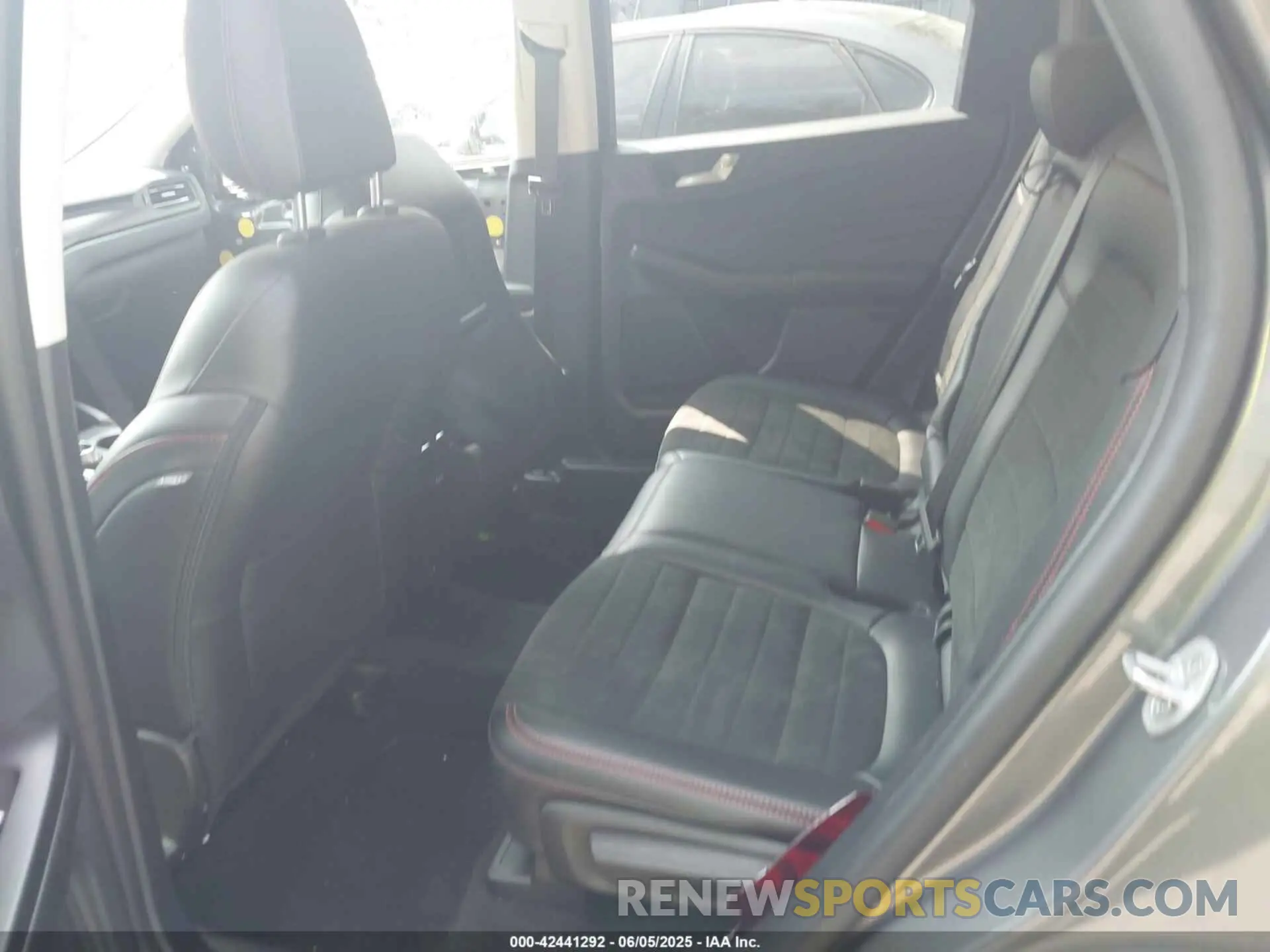 8 Photograph of a damaged car 1FMCU9H98NUB36607 FORD ESCAPE 2022