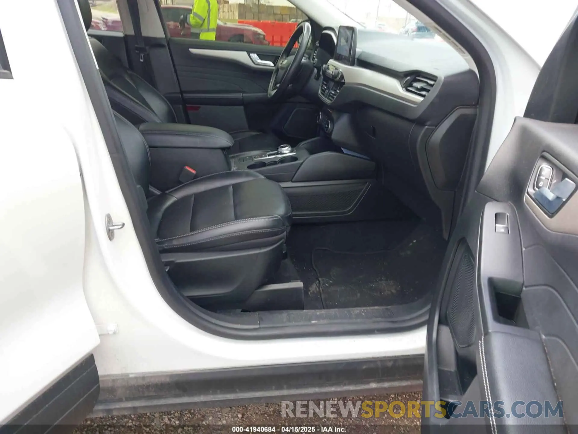 5 Photograph of a damaged car 1FMCU9H9XNUA44852 FORD ESCAPE 2022