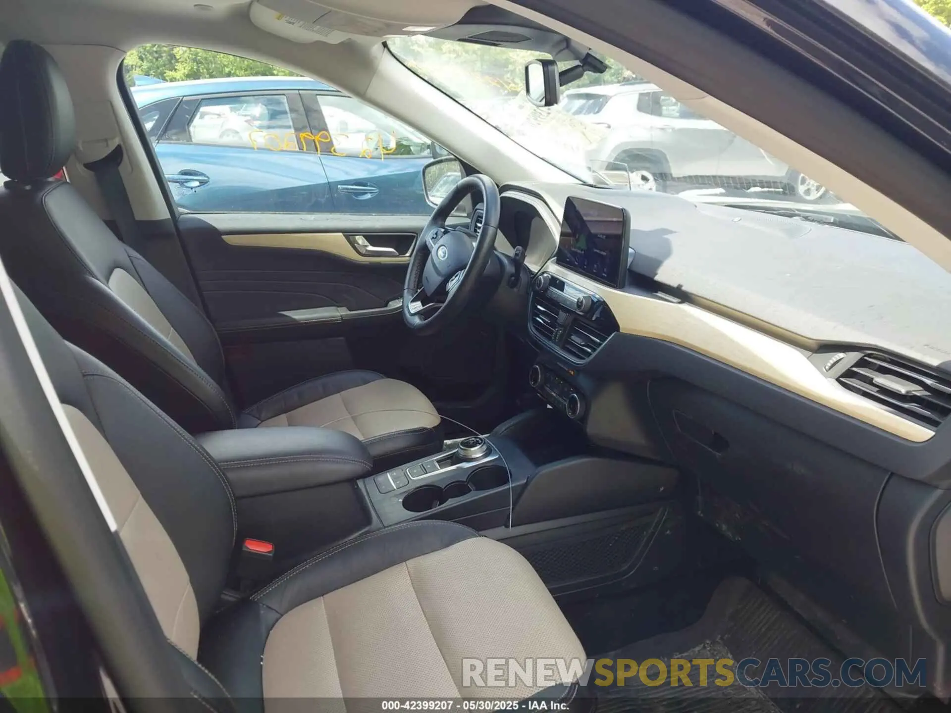 5 Photograph of a damaged car 1FMCU9J90NUB61267 FORD ESCAPE 2022
