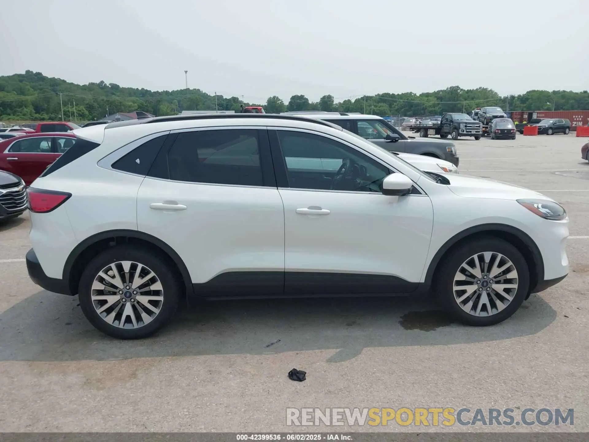 13 Photograph of a damaged car 1FMCU9J91NUA27366 FORD ESCAPE 2022