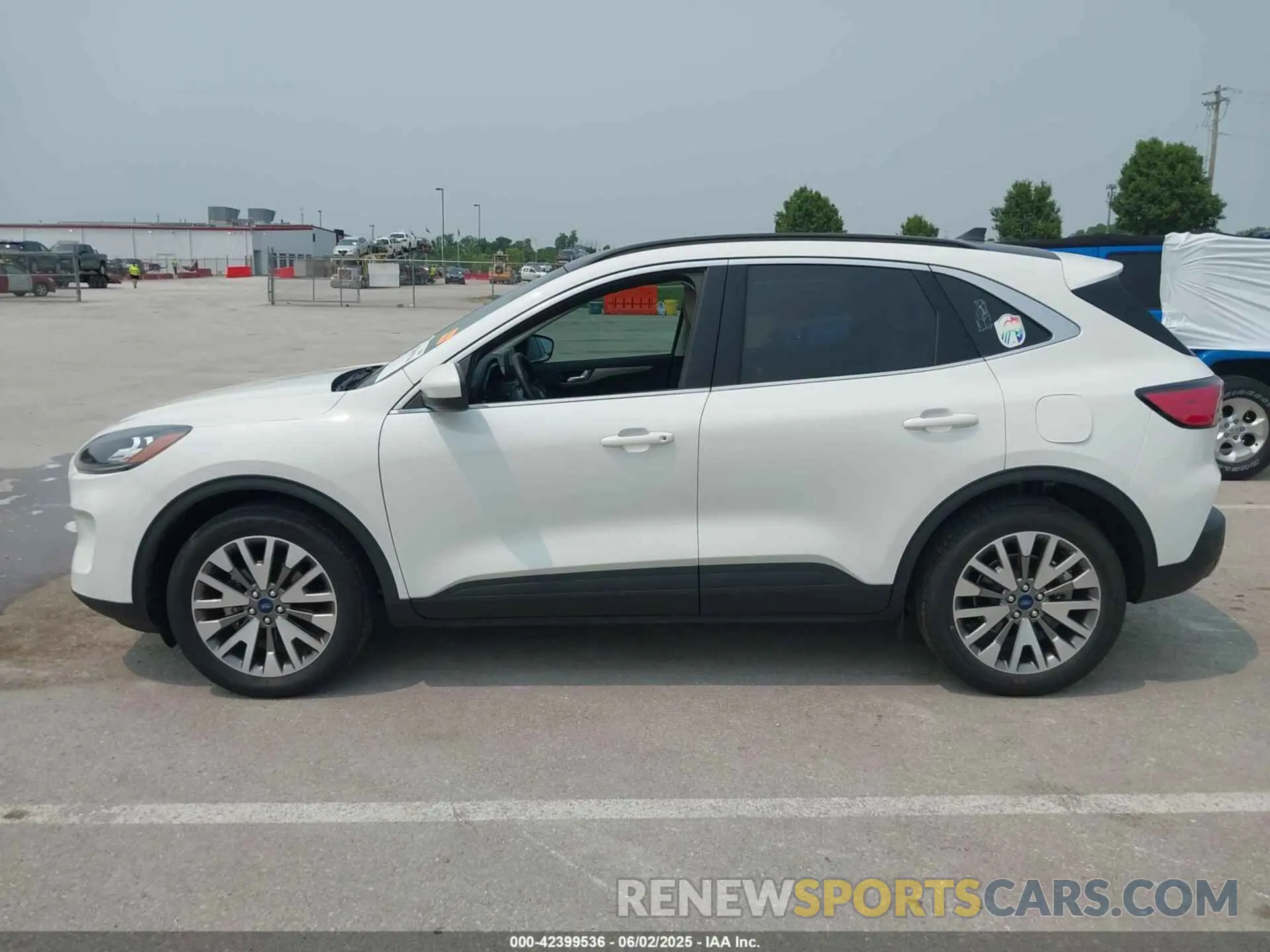 14 Photograph of a damaged car 1FMCU9J91NUA27366 FORD ESCAPE 2022