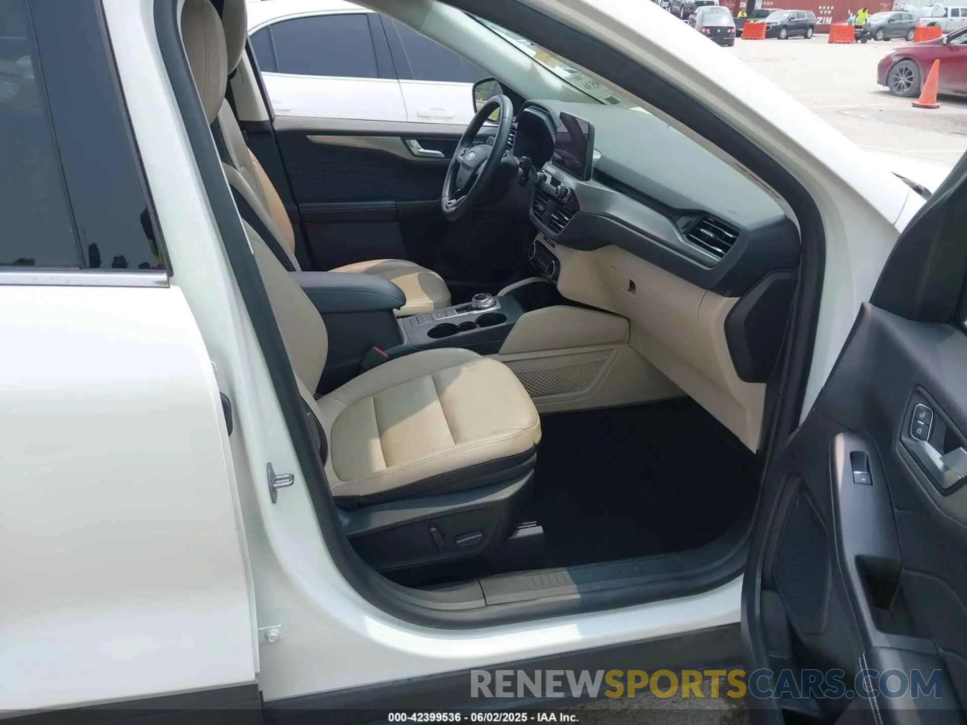 5 Photograph of a damaged car 1FMCU9J91NUA27366 FORD ESCAPE 2022