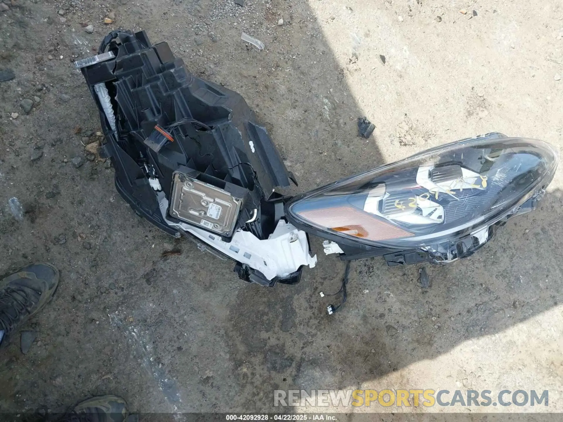 12 Photograph of a damaged car 1FMCU9J91NUB87215 FORD ESCAPE 2022