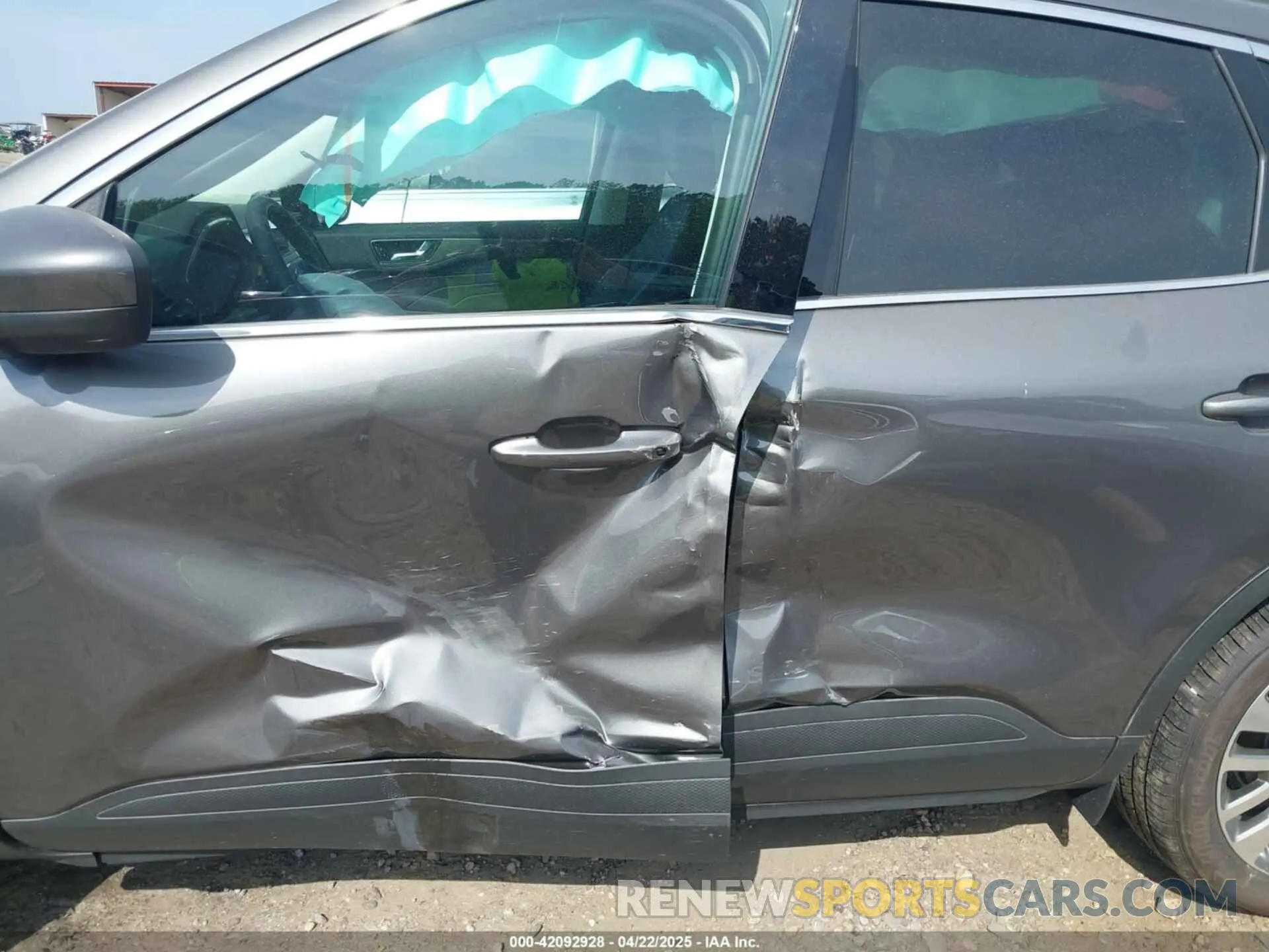 19 Photograph of a damaged car 1FMCU9J91NUB87215 FORD ESCAPE 2022
