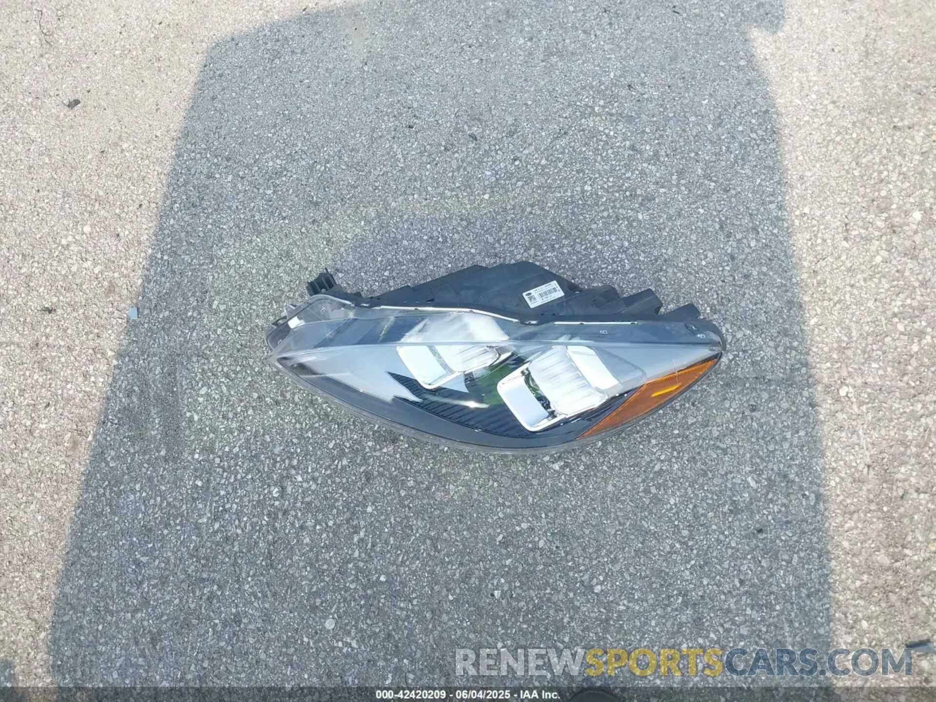 12 Photograph of a damaged car 1FMCU9J93NUB50196 FORD ESCAPE 2022