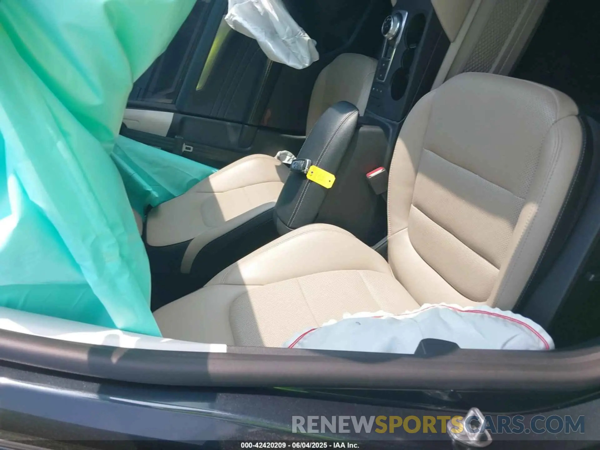 5 Photograph of a damaged car 1FMCU9J93NUB50196 FORD ESCAPE 2022