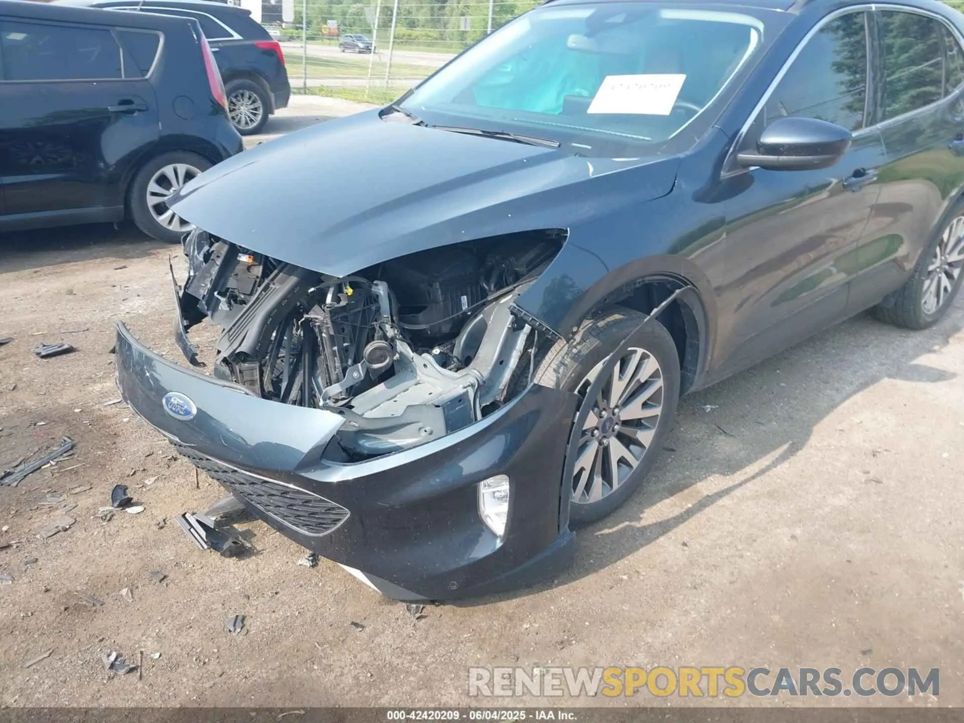 6 Photograph of a damaged car 1FMCU9J93NUB50196 FORD ESCAPE 2022