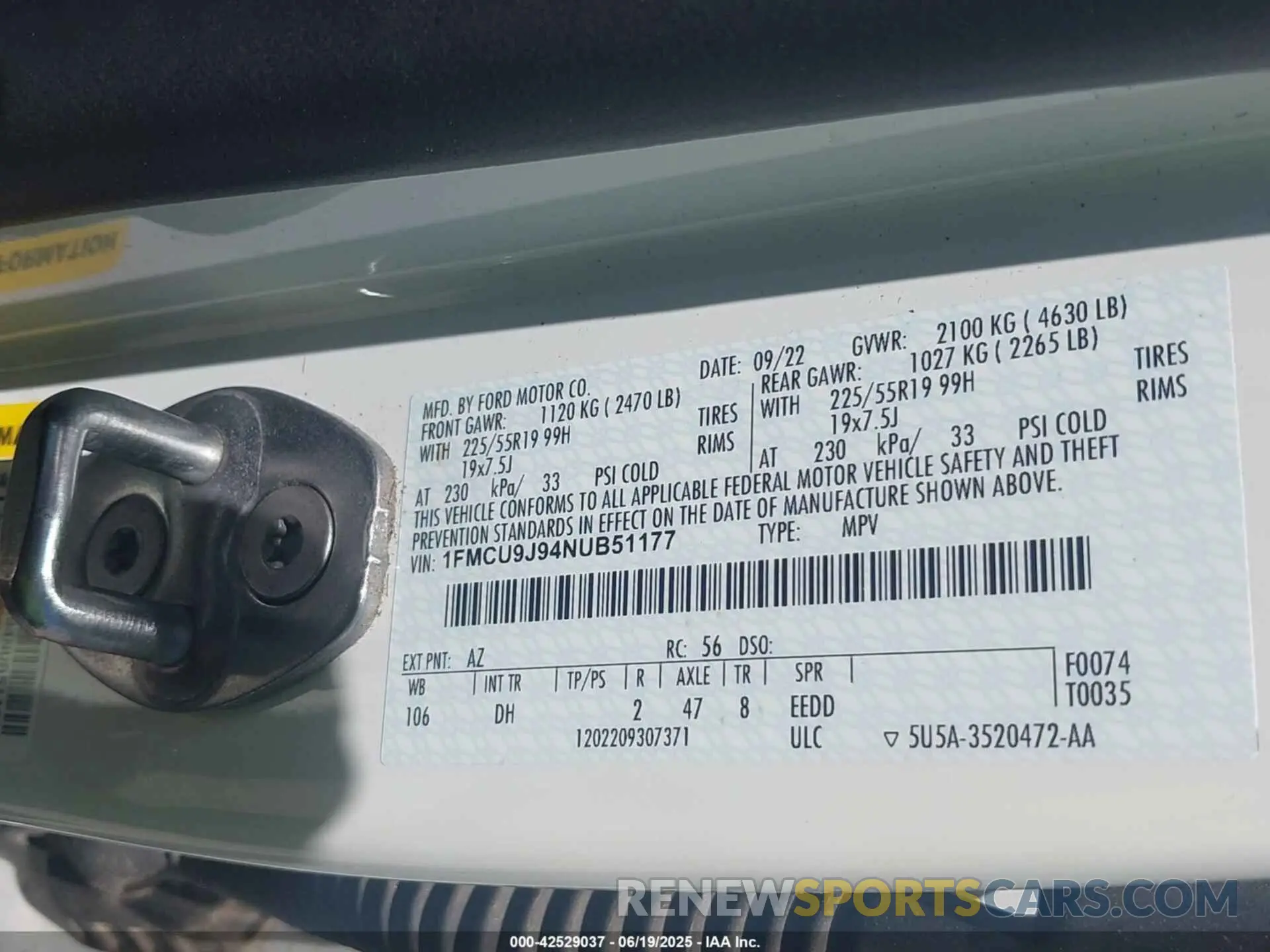 9 Photograph of a damaged car 1FMCU9J94NUB51177 FORD ESCAPE 2022
