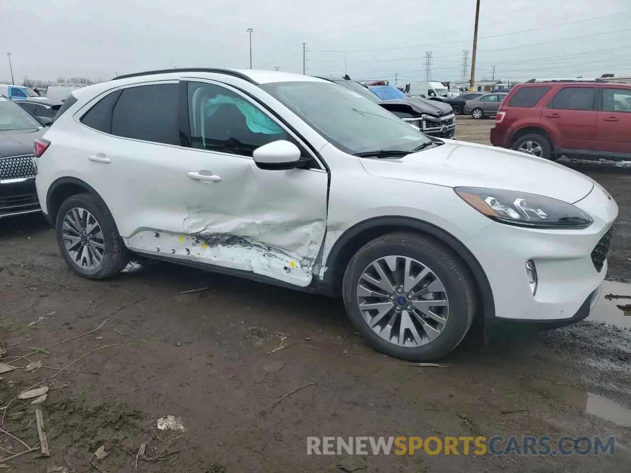 4 Photograph of a damaged car 1FMCU9J95NUA58622 FORD ESCAPE 2022