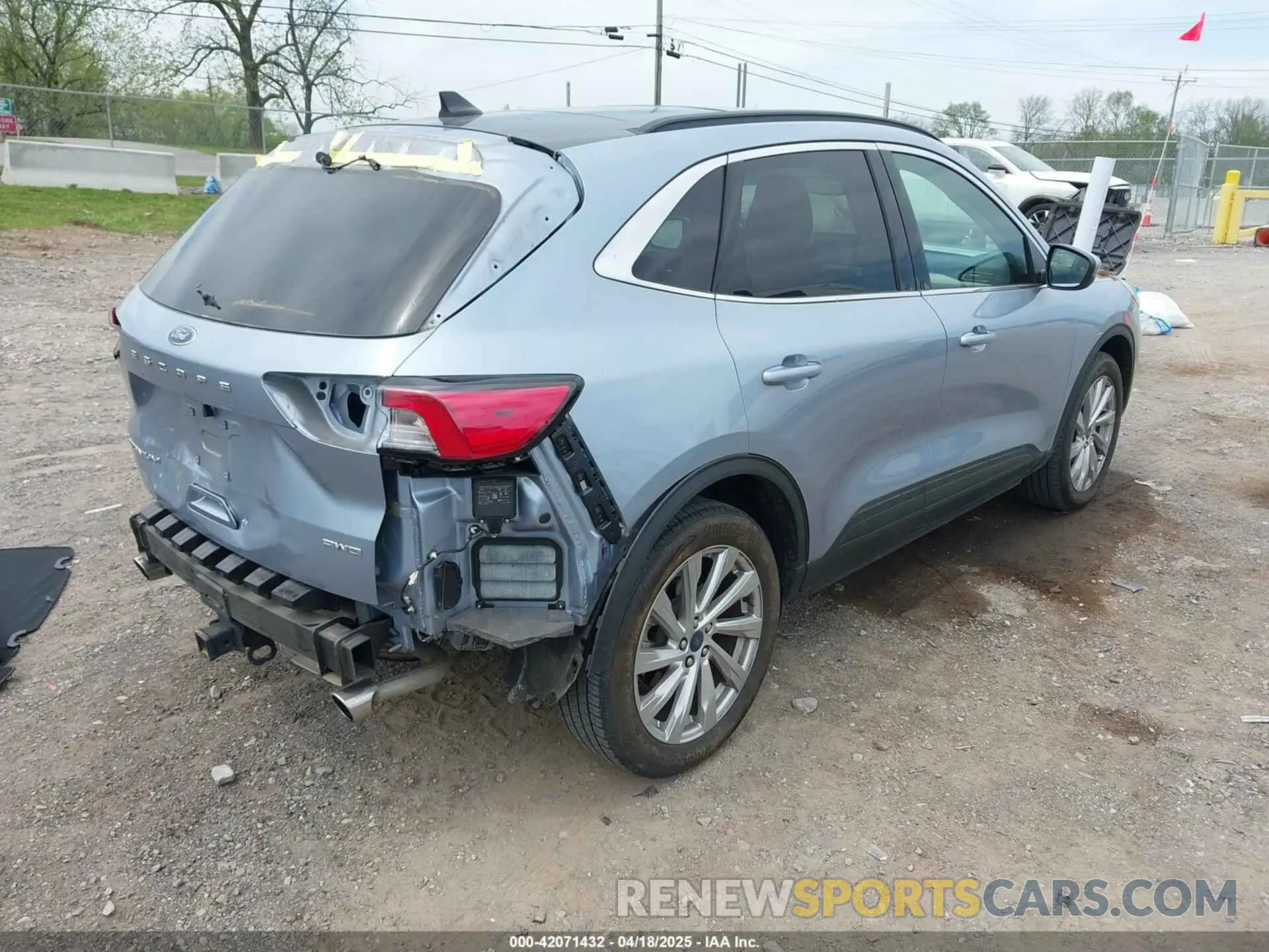 4 Photograph of a damaged car 1FMCU9J95NUA87666 FORD ESCAPE 2022