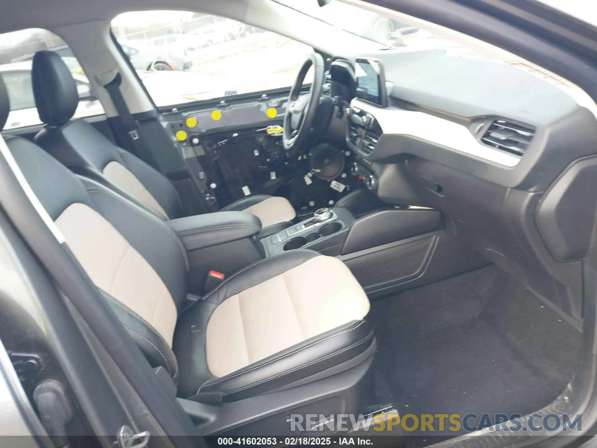 5 Photograph of a damaged car 1FMCU9J95NUB58123 FORD ESCAPE 2022