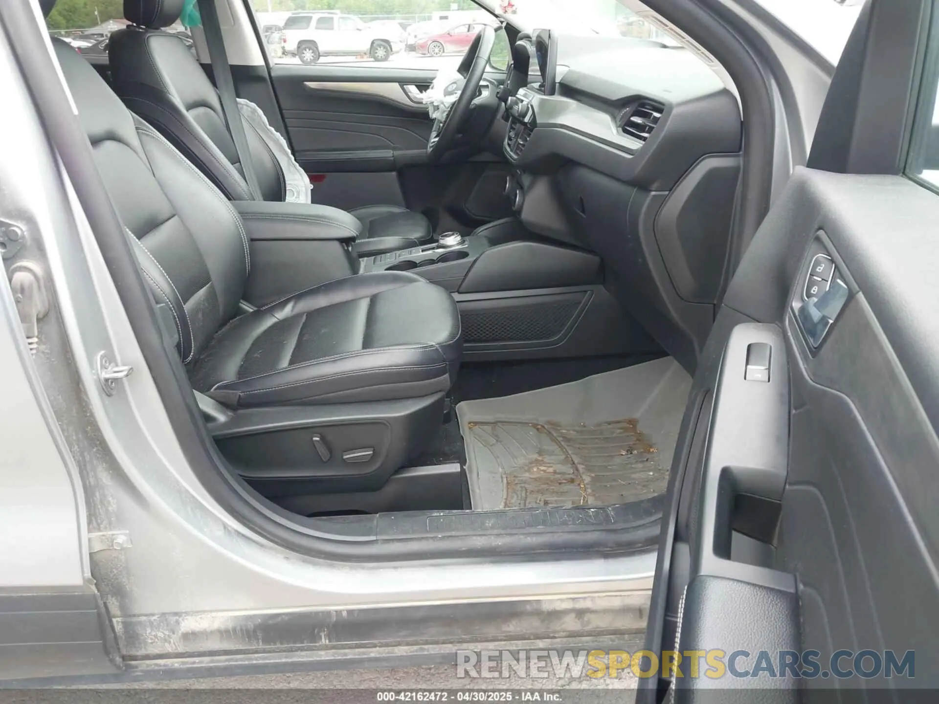 5 Photograph of a damaged car 1FMCU9J96NUA73047 FORD ESCAPE 2022
