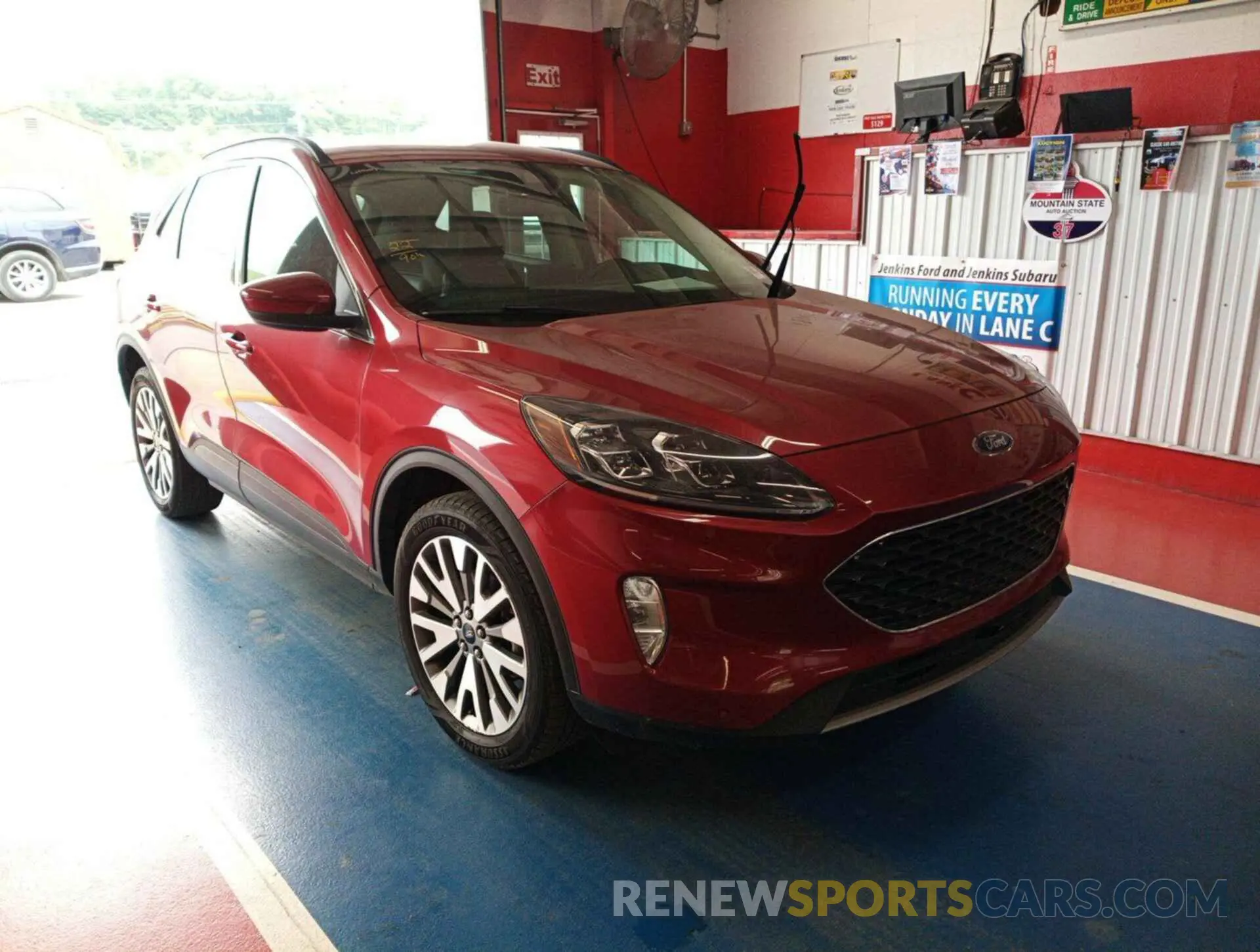 29 Photograph of a damaged car 1FMCU9J97NUA73428 FORD ESCAPE 2022