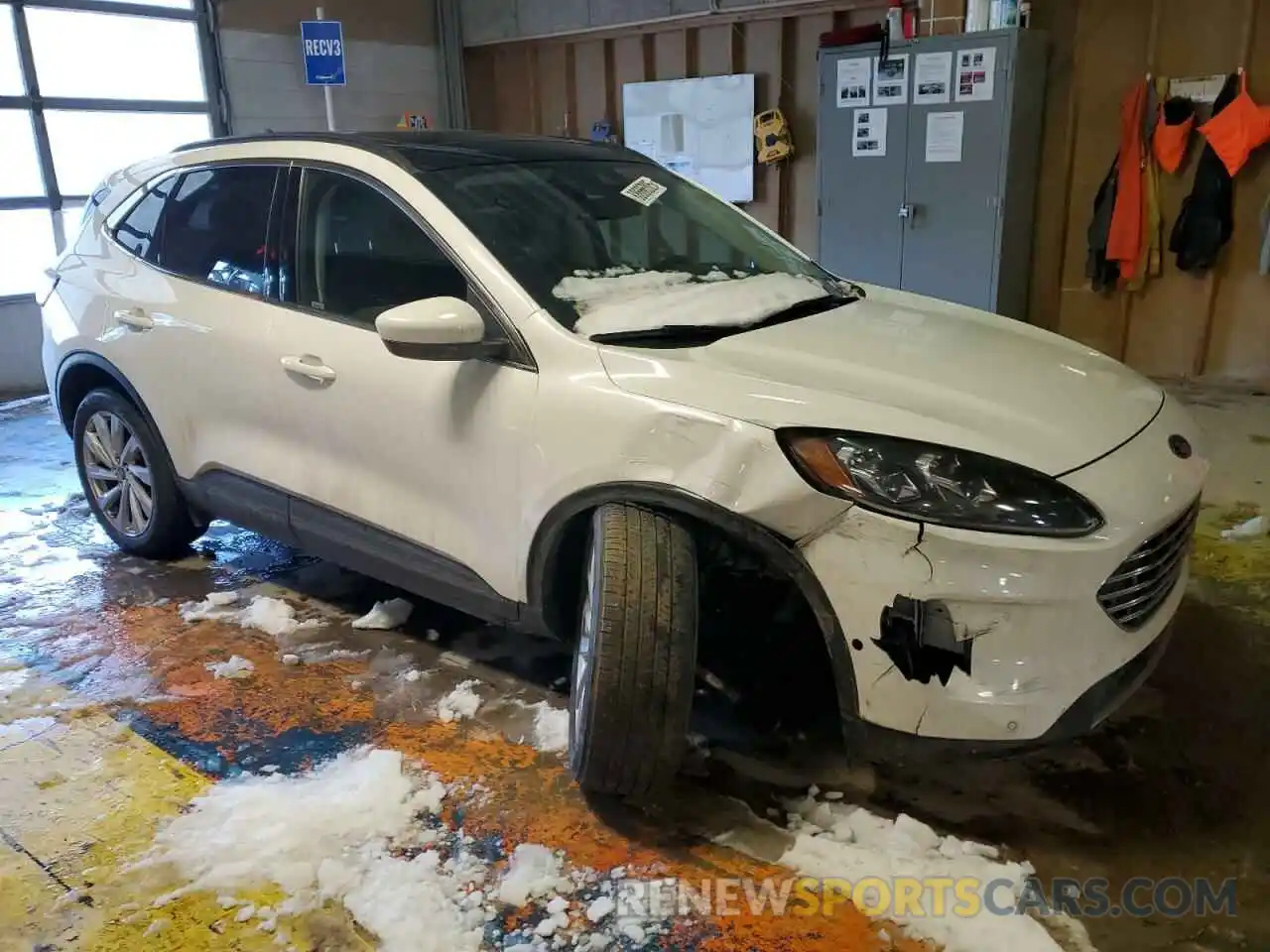 4 Photograph of a damaged car 1FMCU9J99NUB35055 FORD ESCAPE 2022