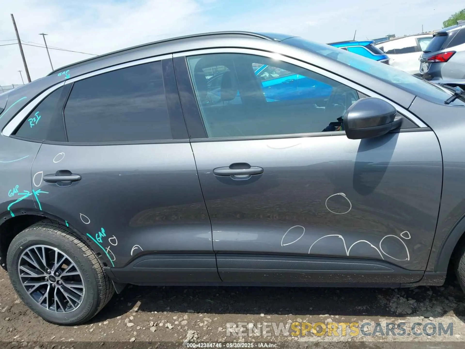 13 Photograph of a damaged car 1FMCU0E14PUB04024 FORD ESCAPE 2023
