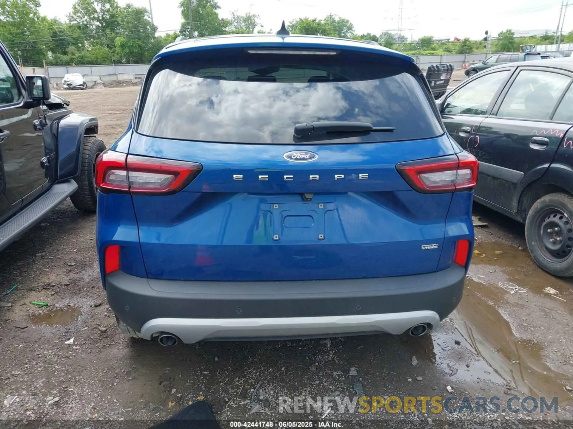 17 Photograph of a damaged car 1FMCU0E16PUA29522 FORD ESCAPE 2023