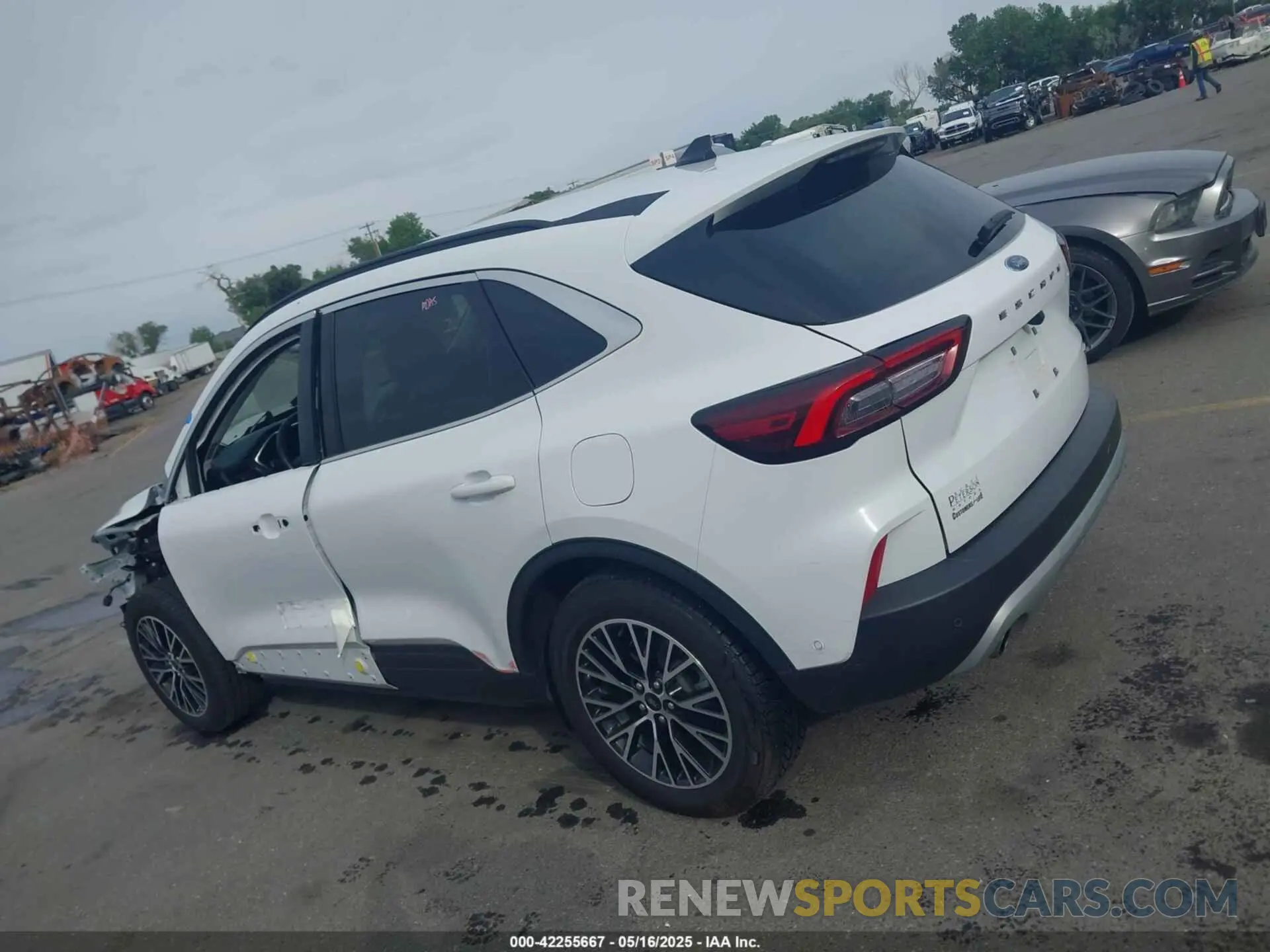 14 Photograph of a damaged car 1FMCU0E16PUA43310 FORD ESCAPE 2023