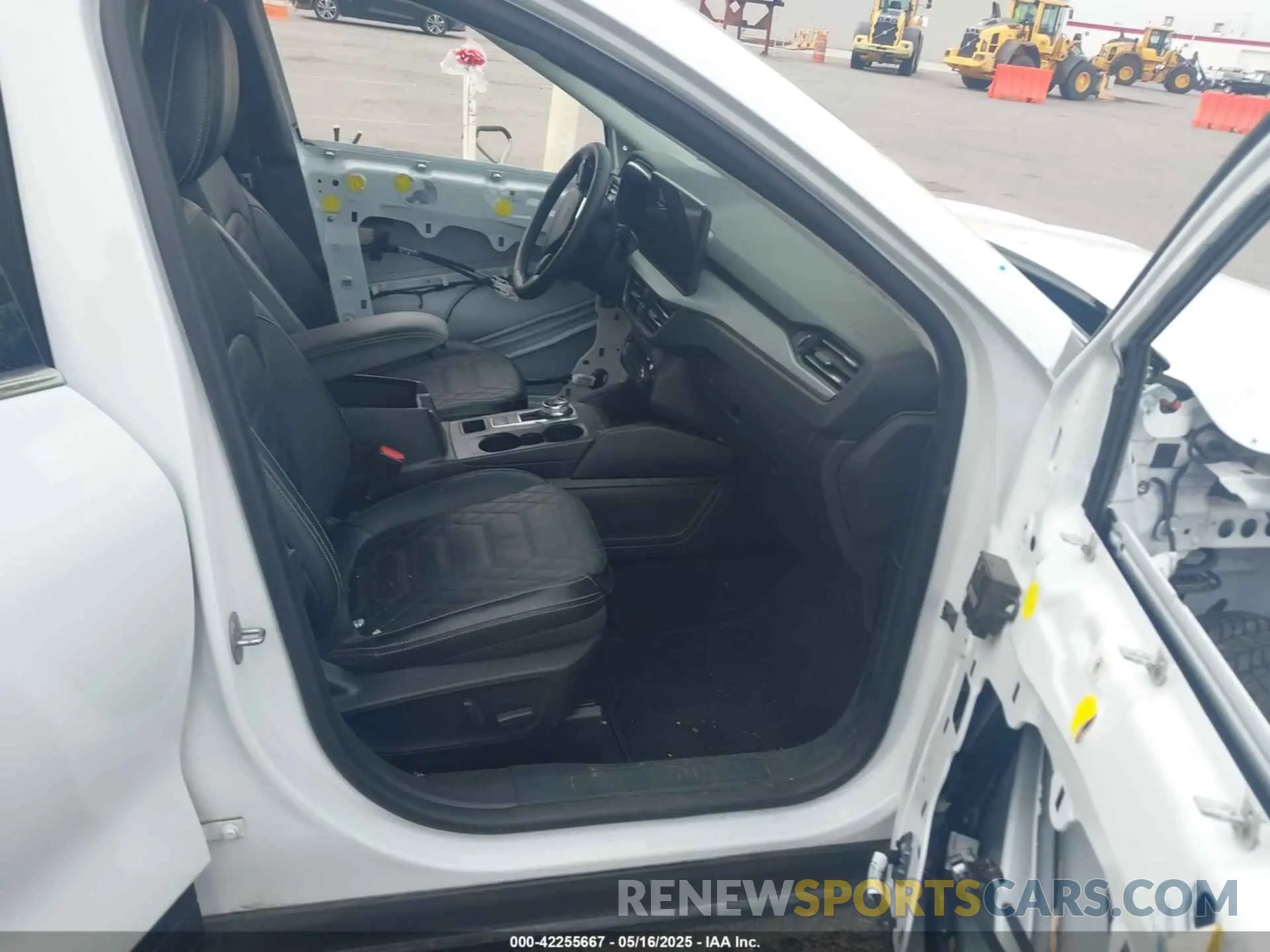 5 Photograph of a damaged car 1FMCU0E16PUA43310 FORD ESCAPE 2023