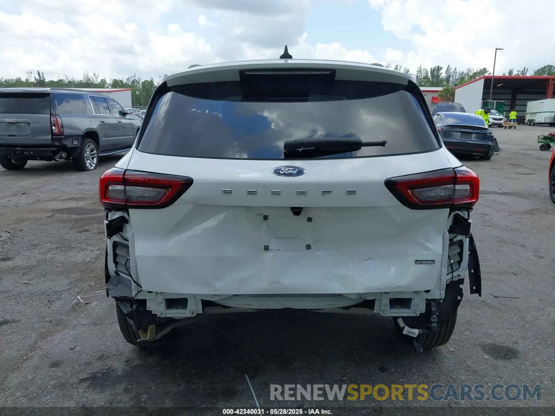 17 Photograph of a damaged car 1FMCU0E17PUA76655 FORD ESCAPE 2023