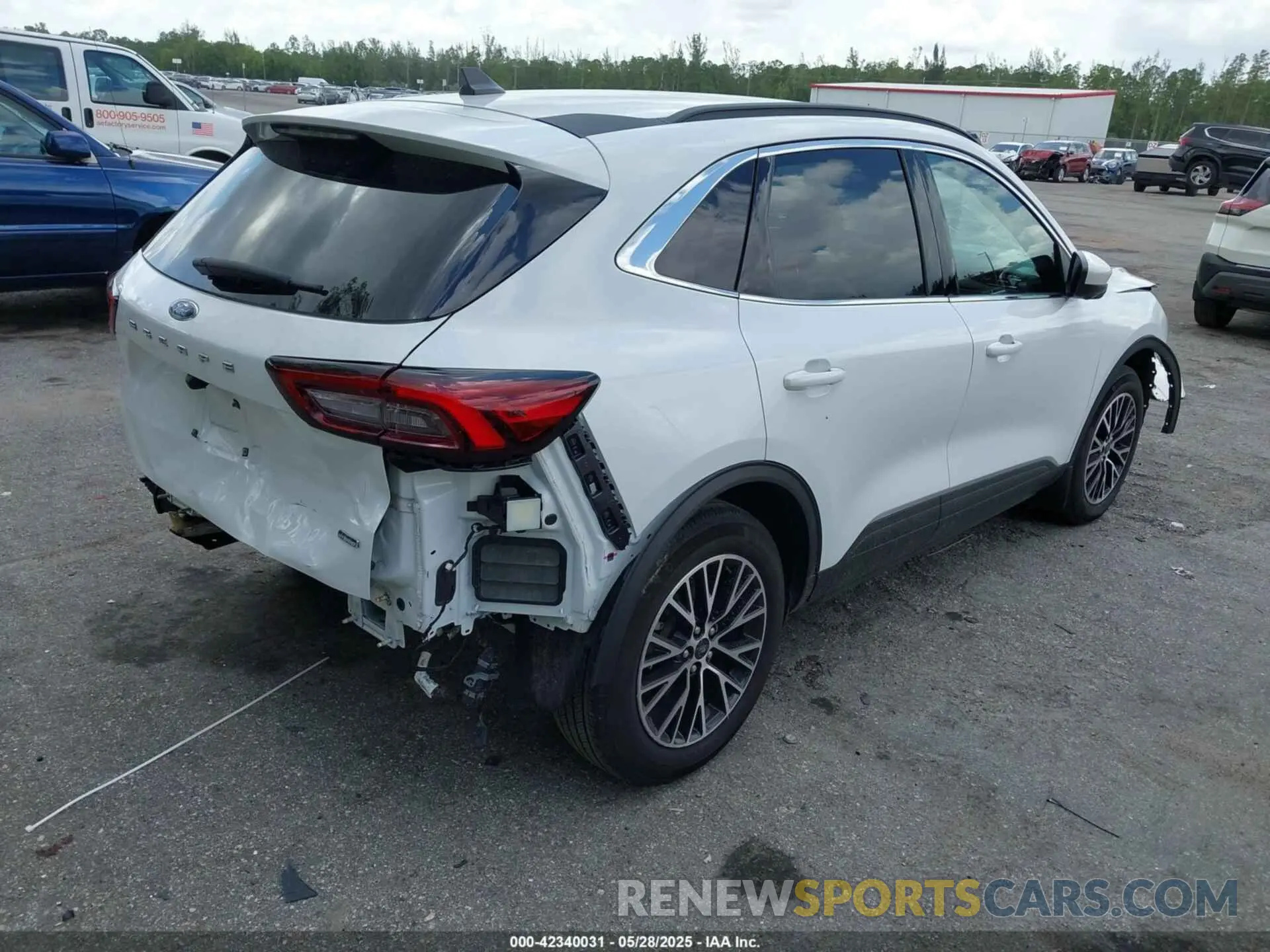 4 Photograph of a damaged car 1FMCU0E17PUA76655 FORD ESCAPE 2023
