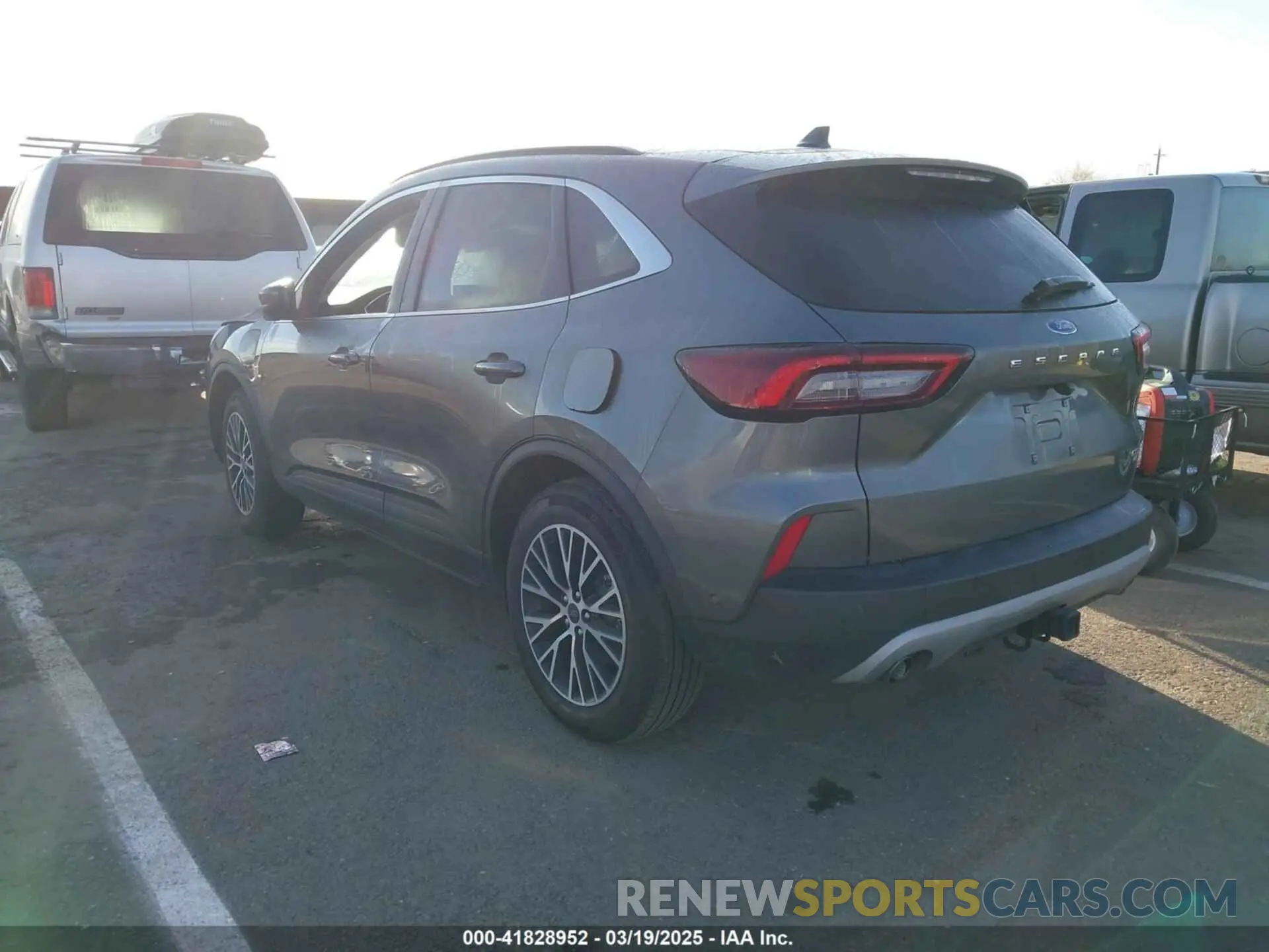 3 Photograph of a damaged car 1FMCU0E17PUB33808 FORD ESCAPE 2023