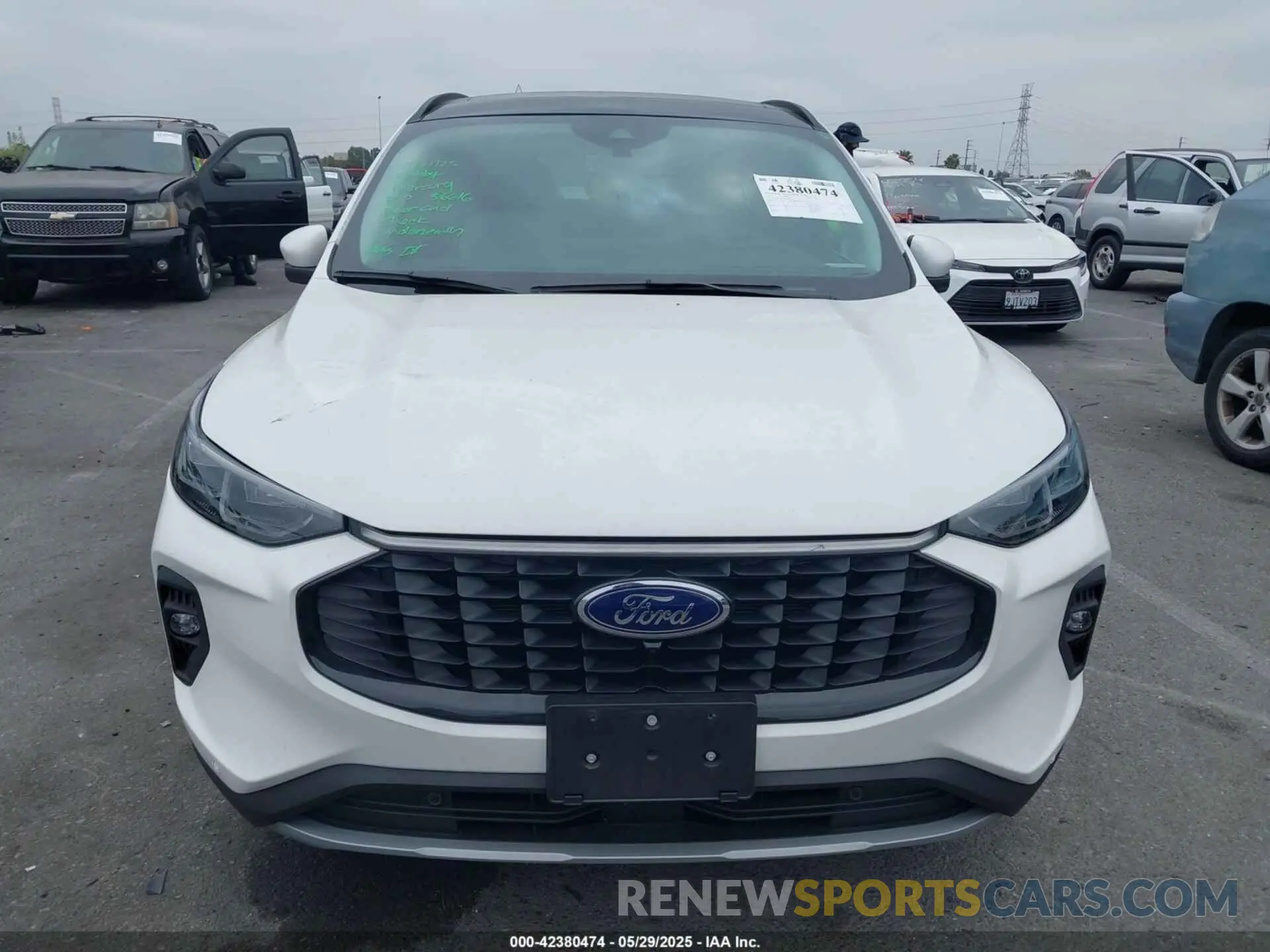 13 Photograph of a damaged car 1FMCU0E19PUB34796 FORD ESCAPE 2023