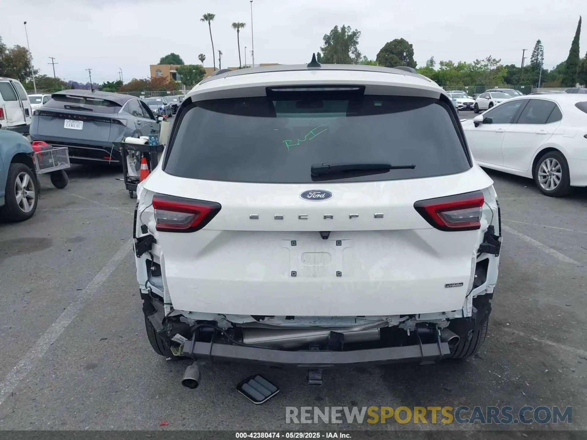 17 Photograph of a damaged car 1FMCU0E19PUB34796 FORD ESCAPE 2023