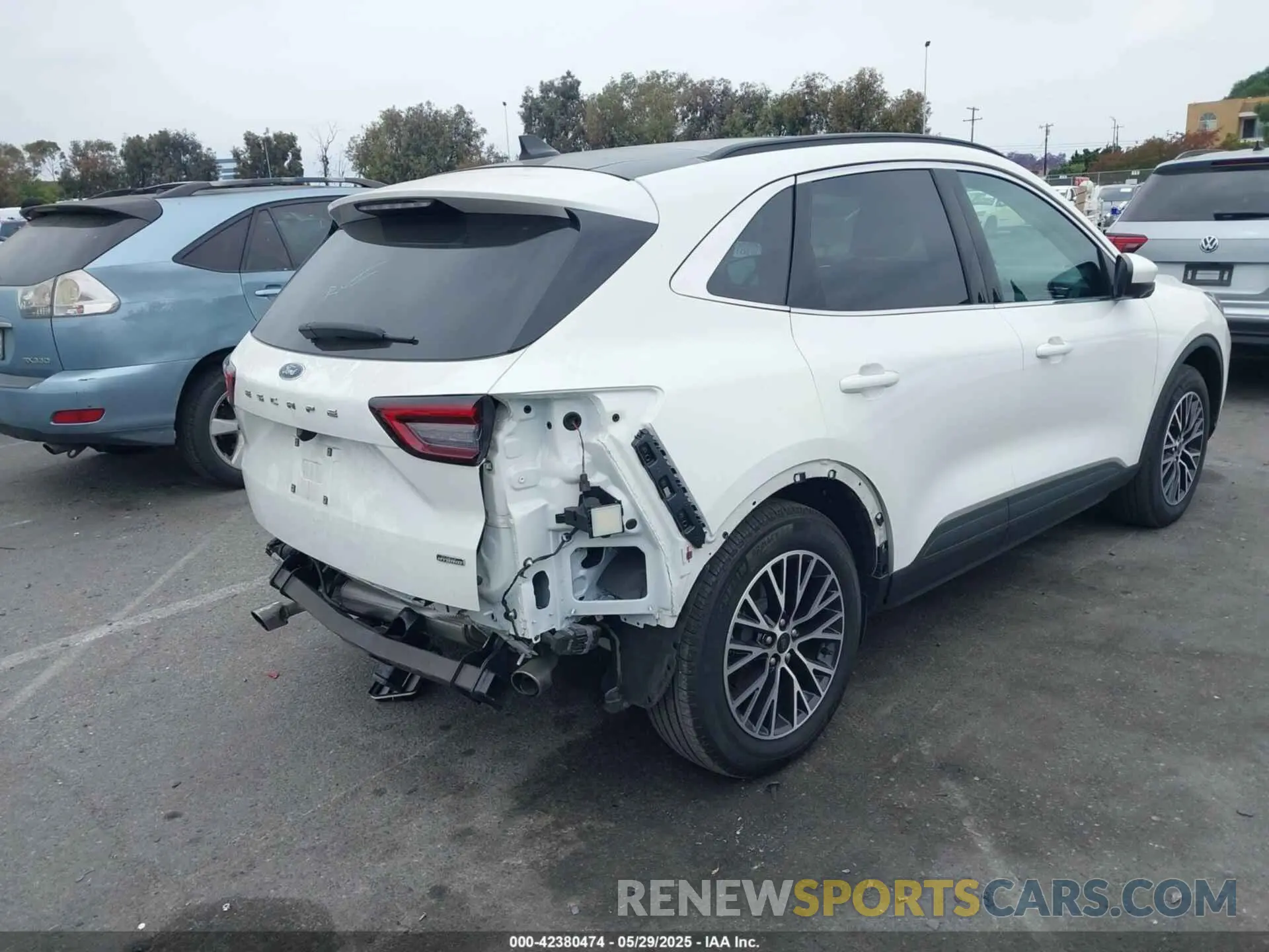 4 Photograph of a damaged car 1FMCU0E19PUB34796 FORD ESCAPE 2023