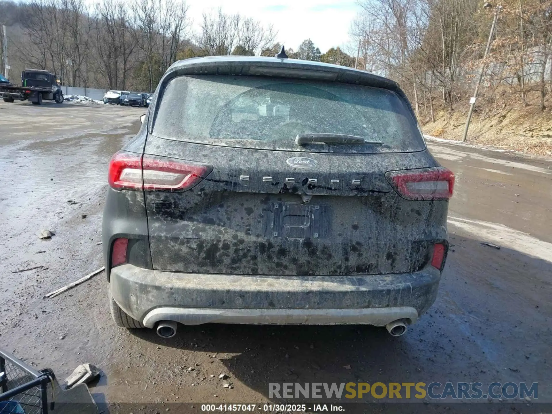 17 Photograph of a damaged car 1FMCU0FN5PUA00319 FORD ESCAPE 2023