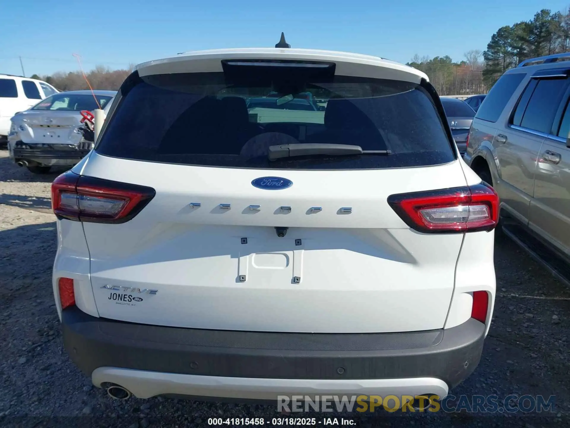 16 Photograph of a damaged car 1FMCU0GN0PUA52469 FORD ESCAPE 2023