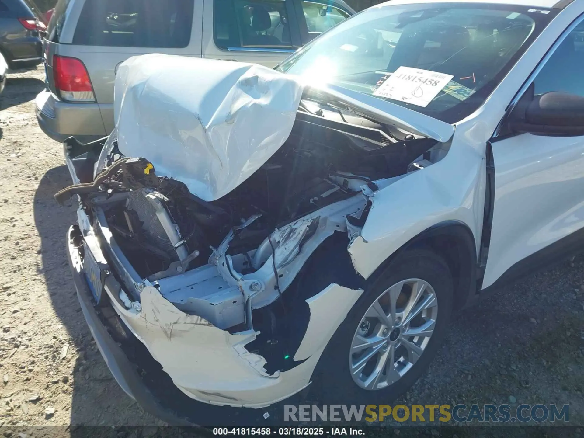 17 Photograph of a damaged car 1FMCU0GN0PUA52469 FORD ESCAPE 2023
