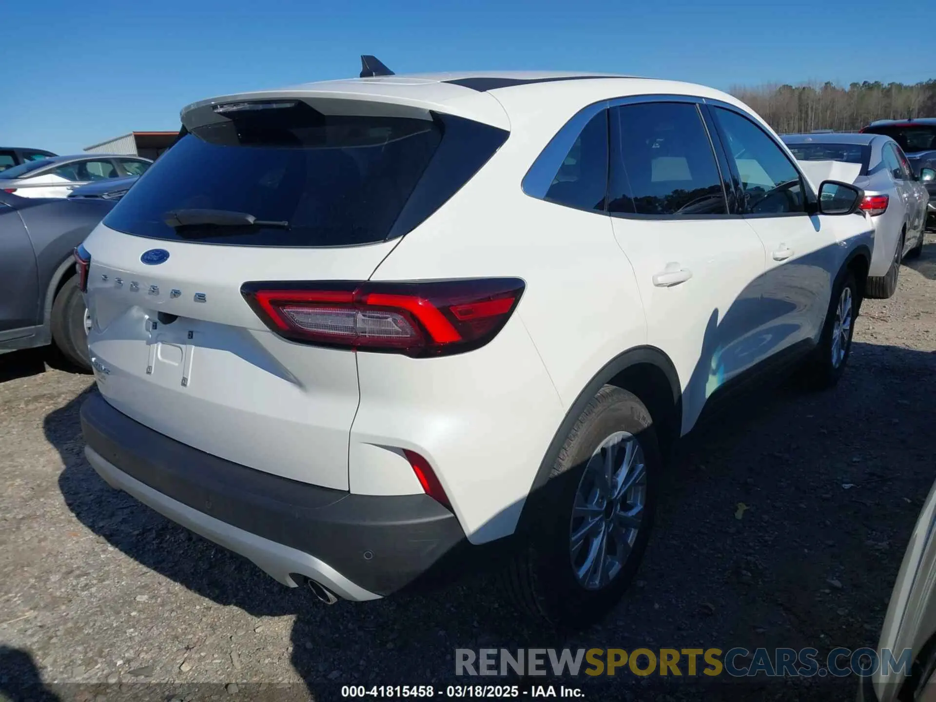 4 Photograph of a damaged car 1FMCU0GN0PUA52469 FORD ESCAPE 2023
