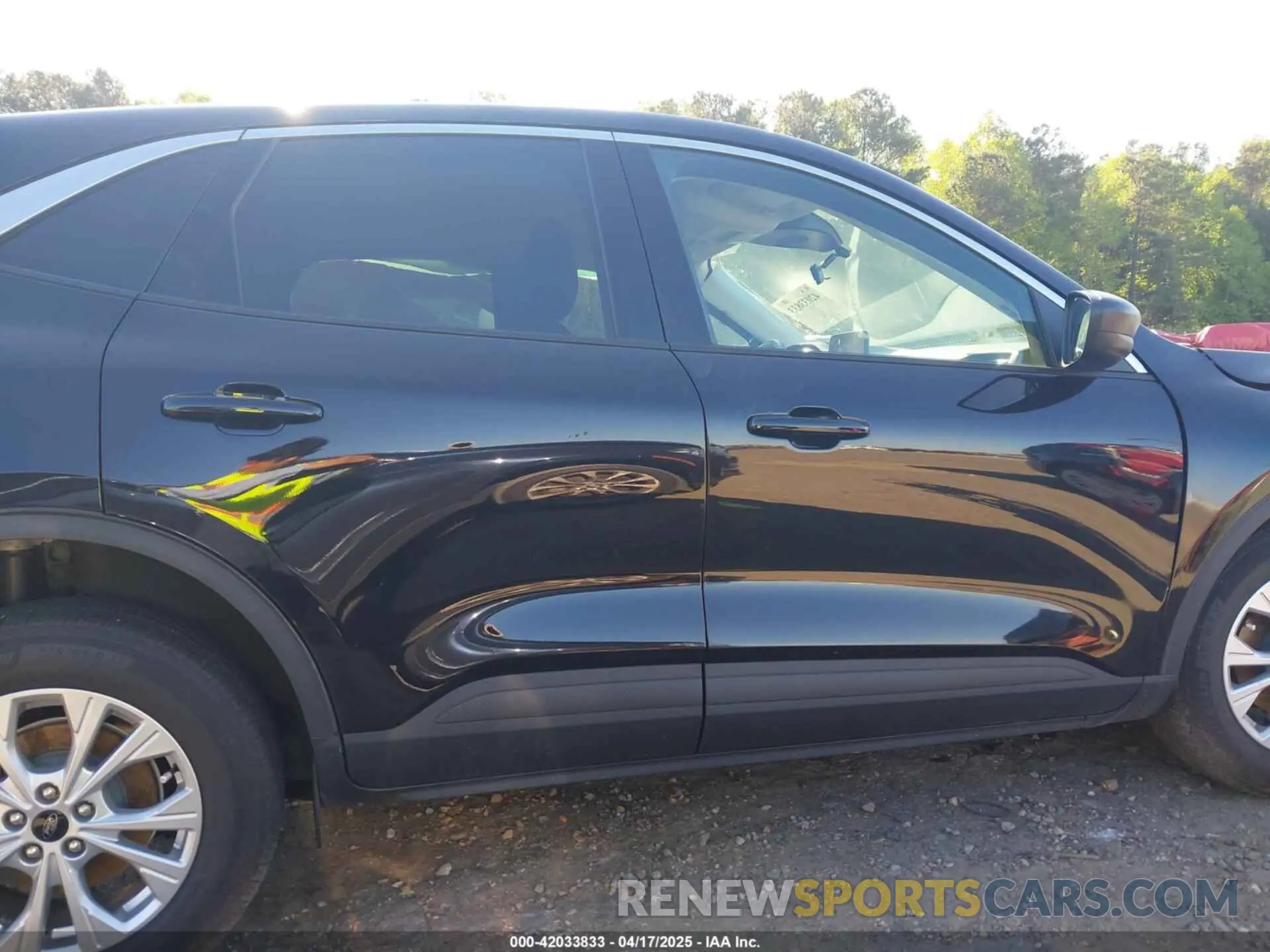 14 Photograph of a damaged car 1FMCU0GN0PUB09351 FORD ESCAPE 2023
