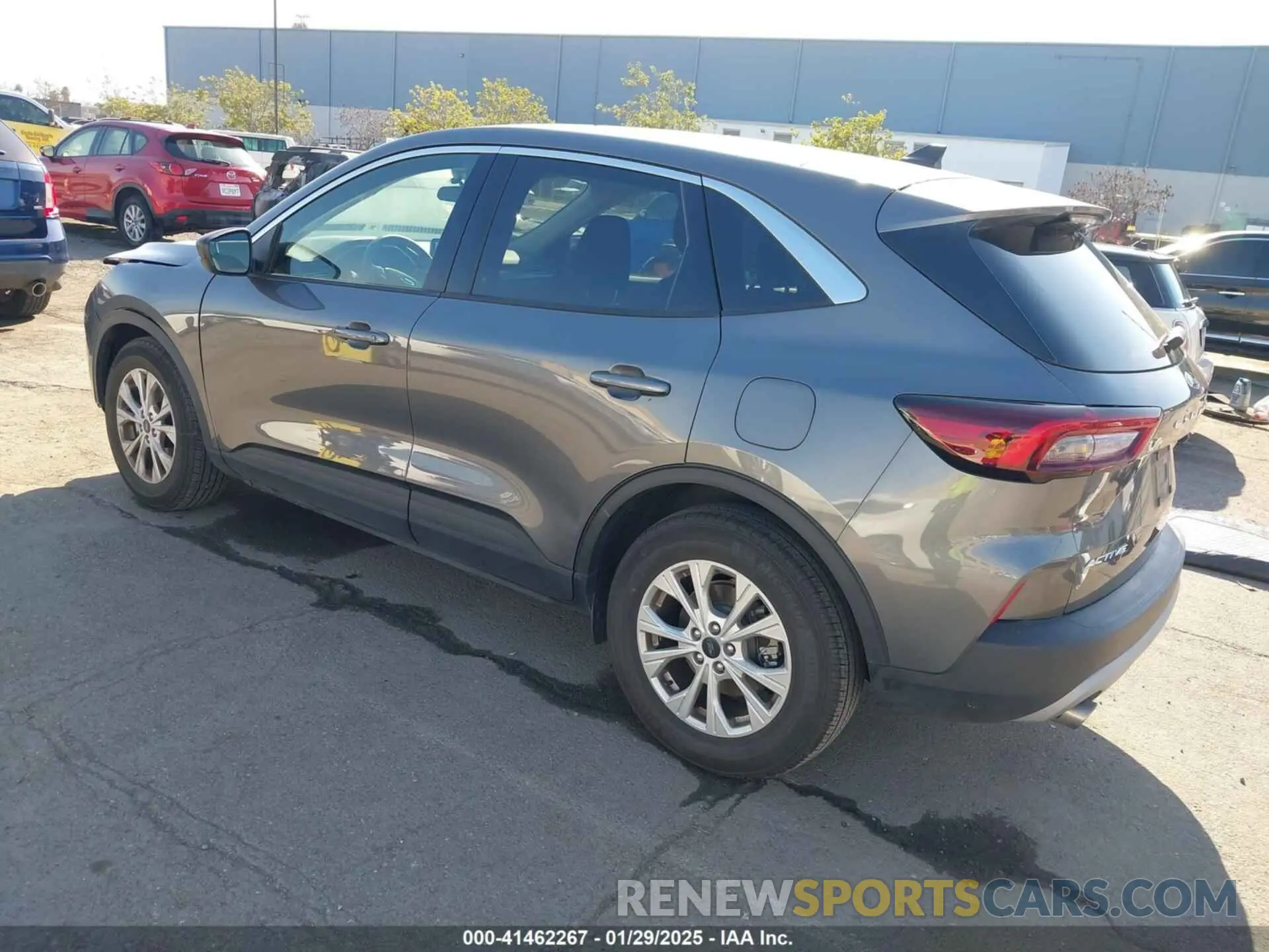 3 Photograph of a damaged car 1FMCU0GN2PUB35451 FORD ESCAPE 2023