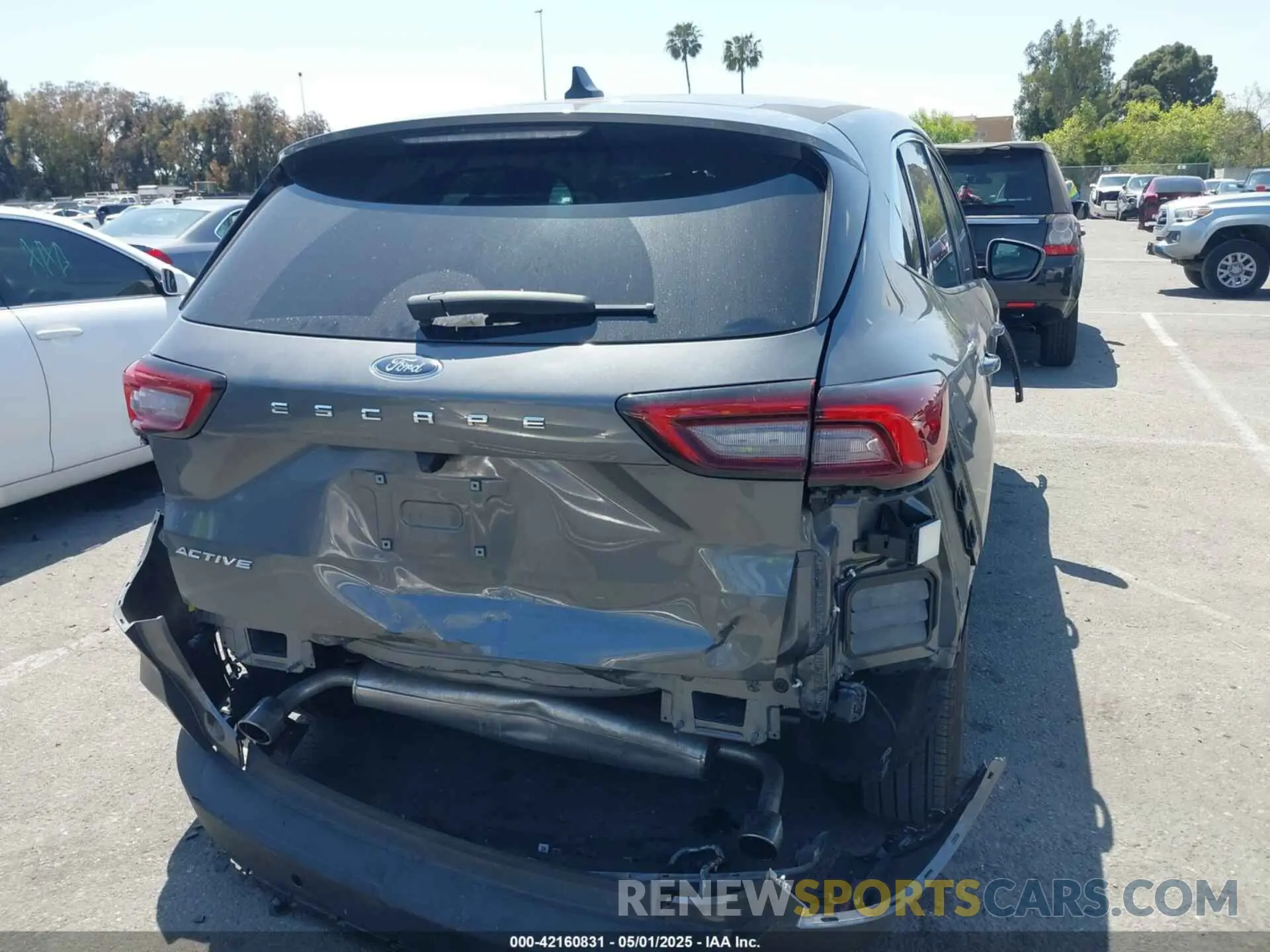 16 Photograph of a damaged car 1FMCU0GN2PUB35708 FORD ESCAPE 2023