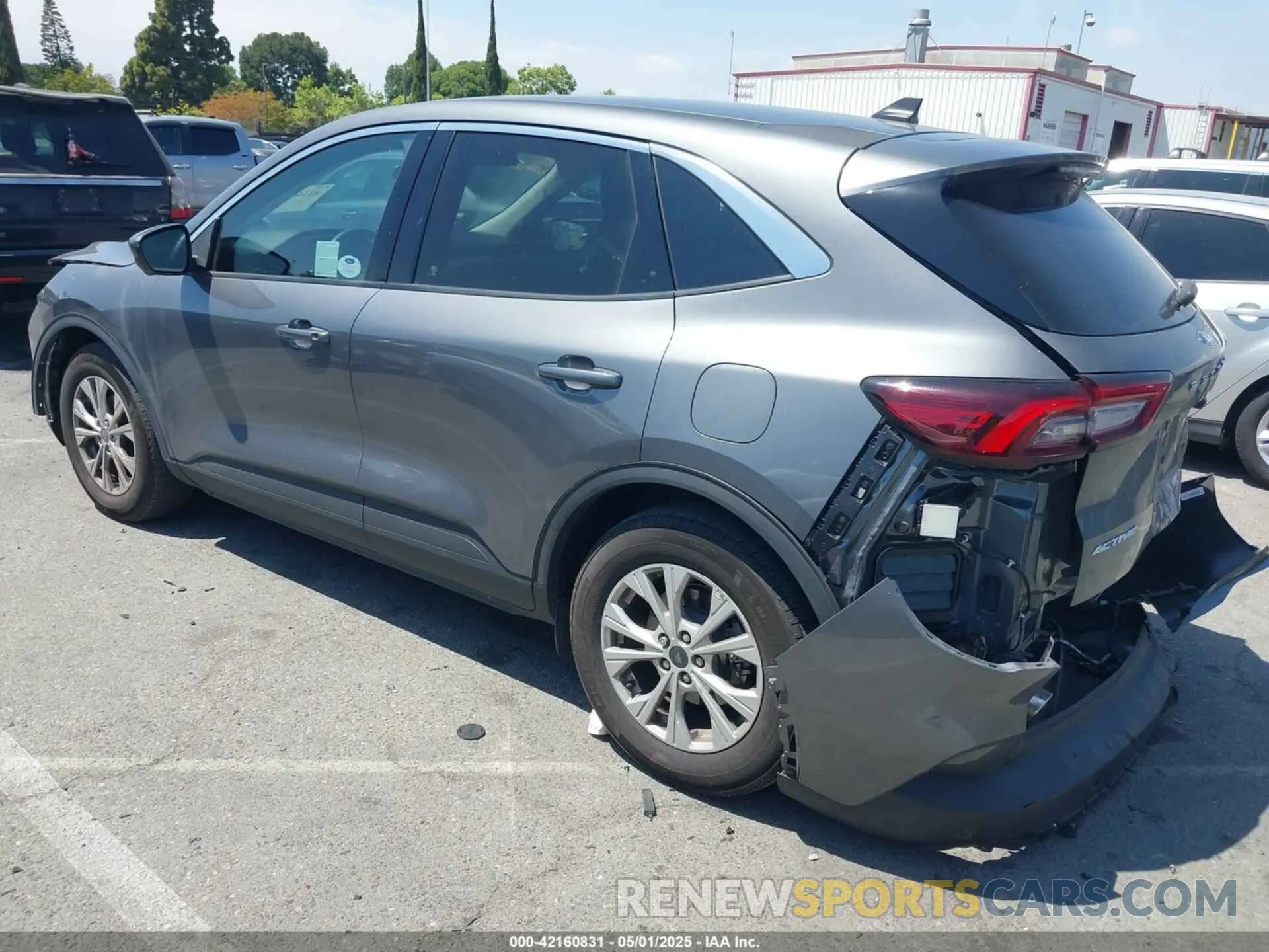 3 Photograph of a damaged car 1FMCU0GN2PUB35708 FORD ESCAPE 2023