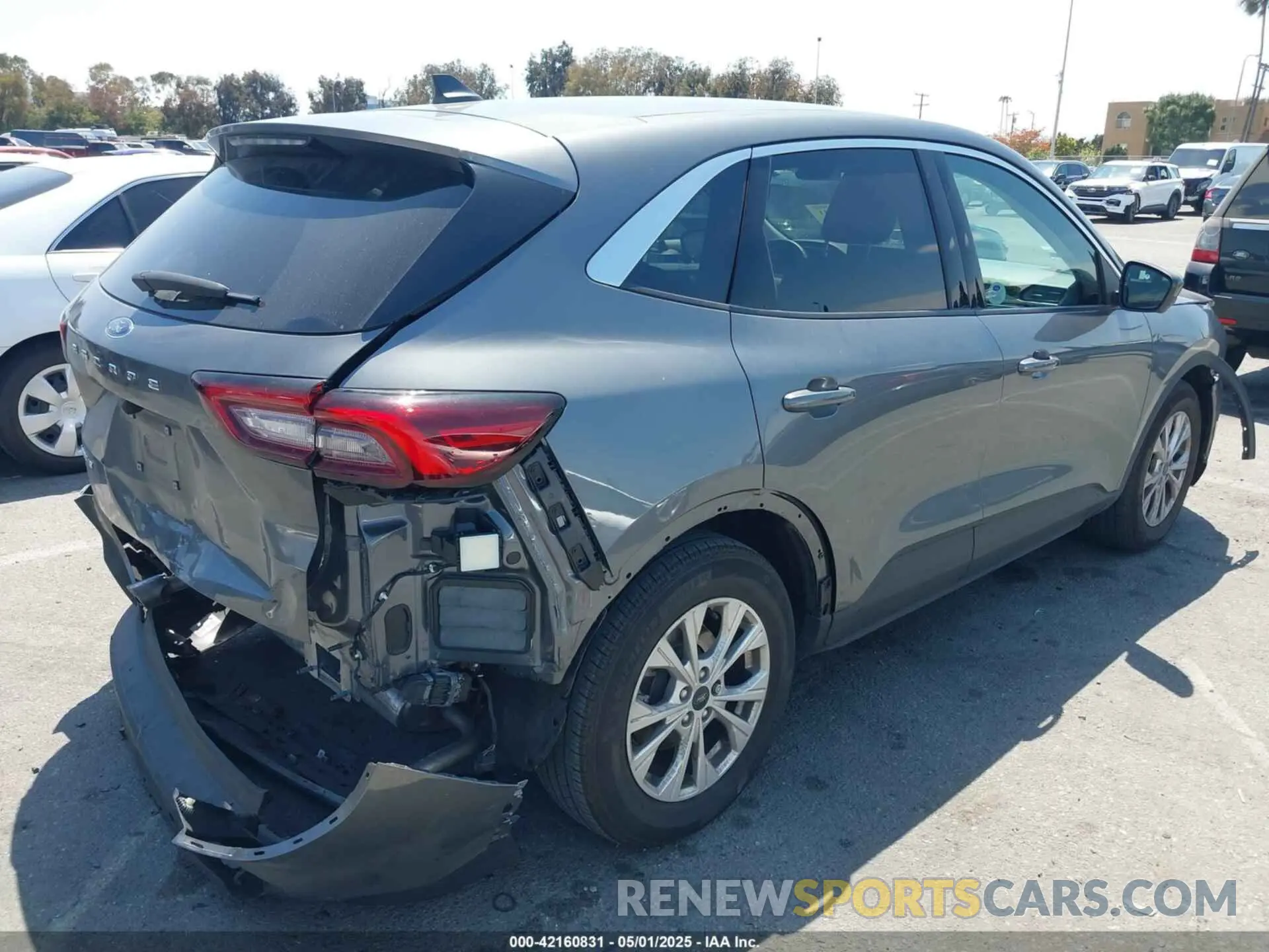 4 Photograph of a damaged car 1FMCU0GN2PUB35708 FORD ESCAPE 2023