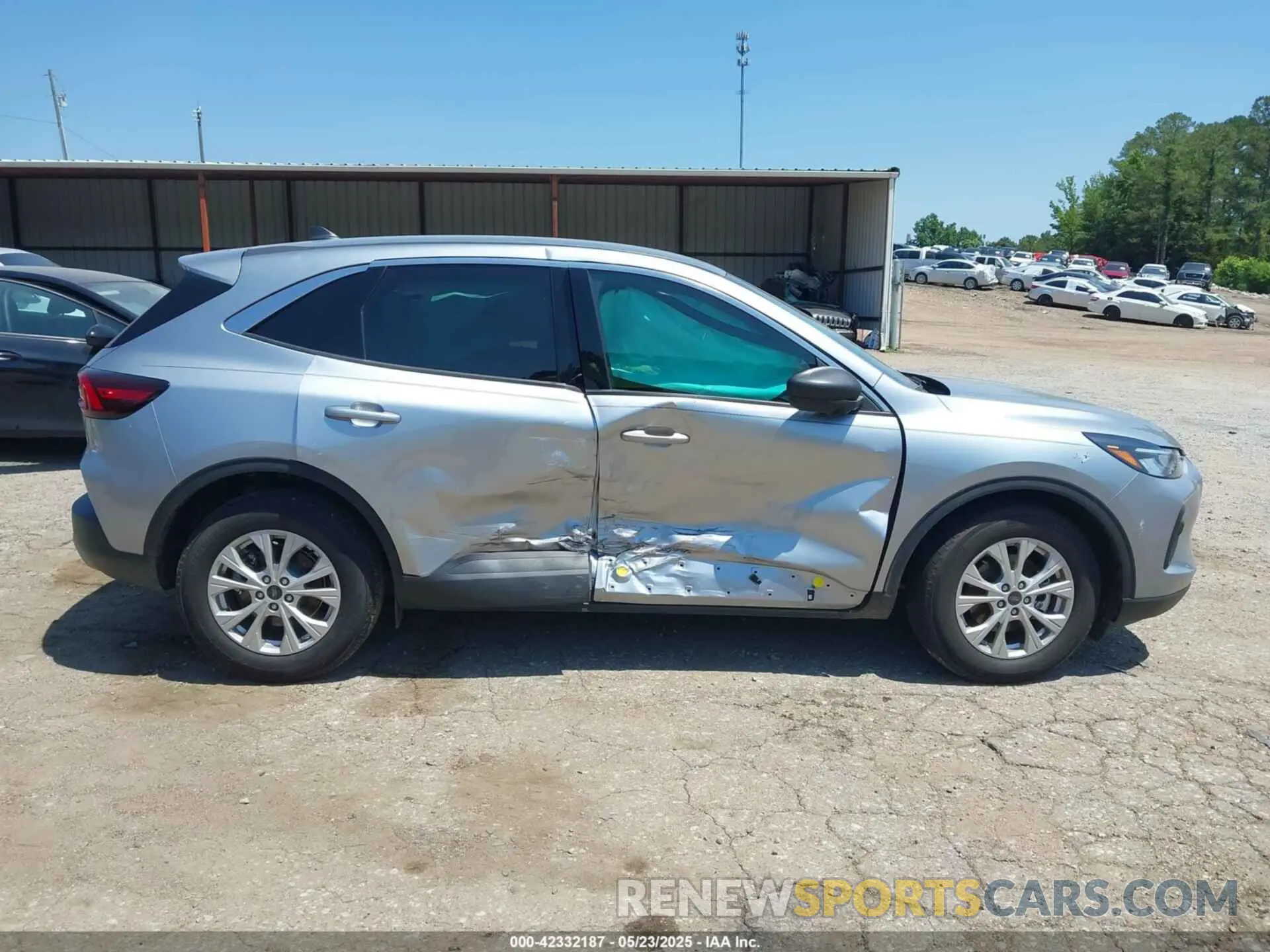 13 Photograph of a damaged car 1FMCU0GN4PUB38013 FORD ESCAPE 2023