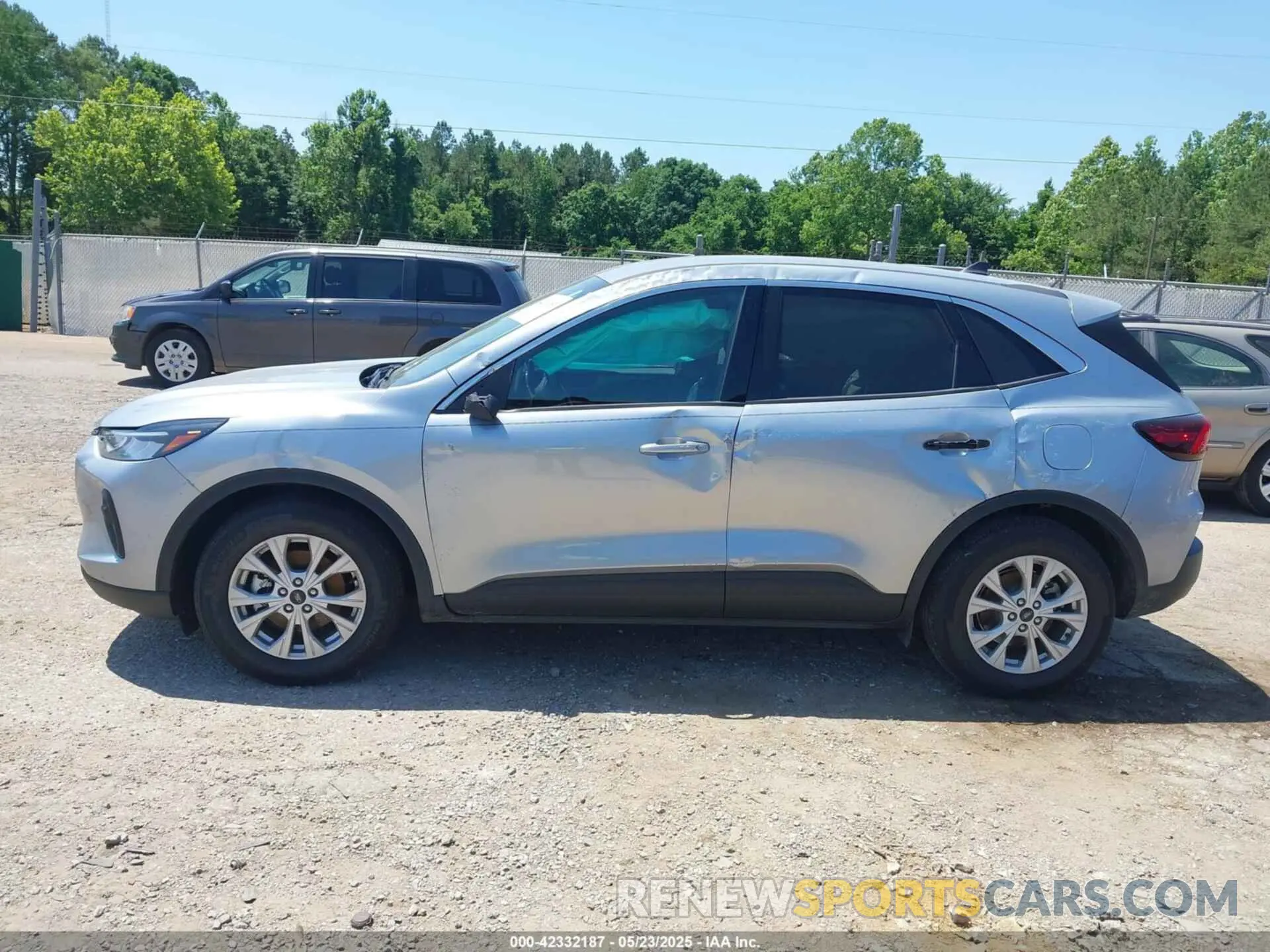 14 Photograph of a damaged car 1FMCU0GN4PUB38013 FORD ESCAPE 2023