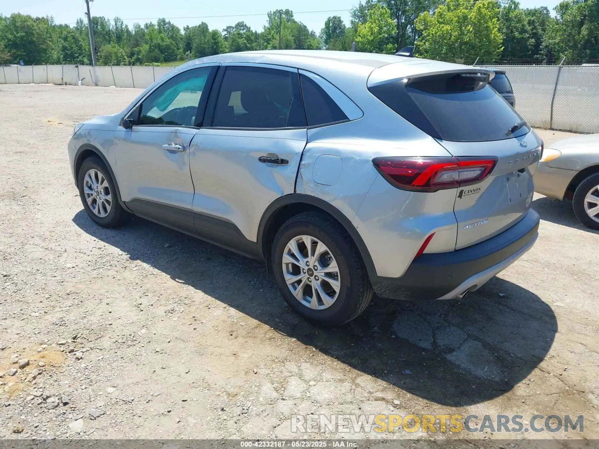 3 Photograph of a damaged car 1FMCU0GN4PUB38013 FORD ESCAPE 2023
