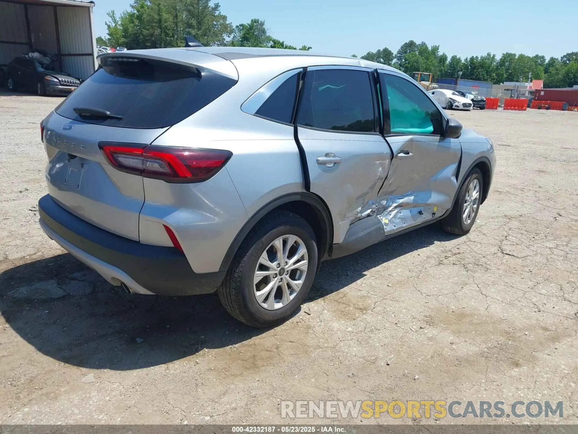 4 Photograph of a damaged car 1FMCU0GN4PUB38013 FORD ESCAPE 2023