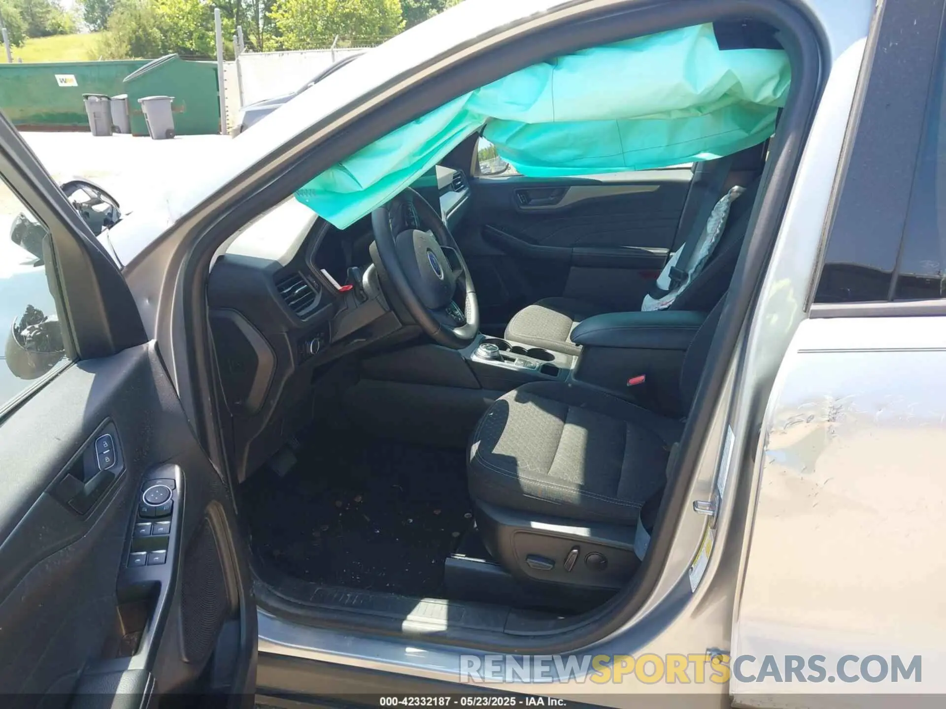 5 Photograph of a damaged car 1FMCU0GN4PUB38013 FORD ESCAPE 2023