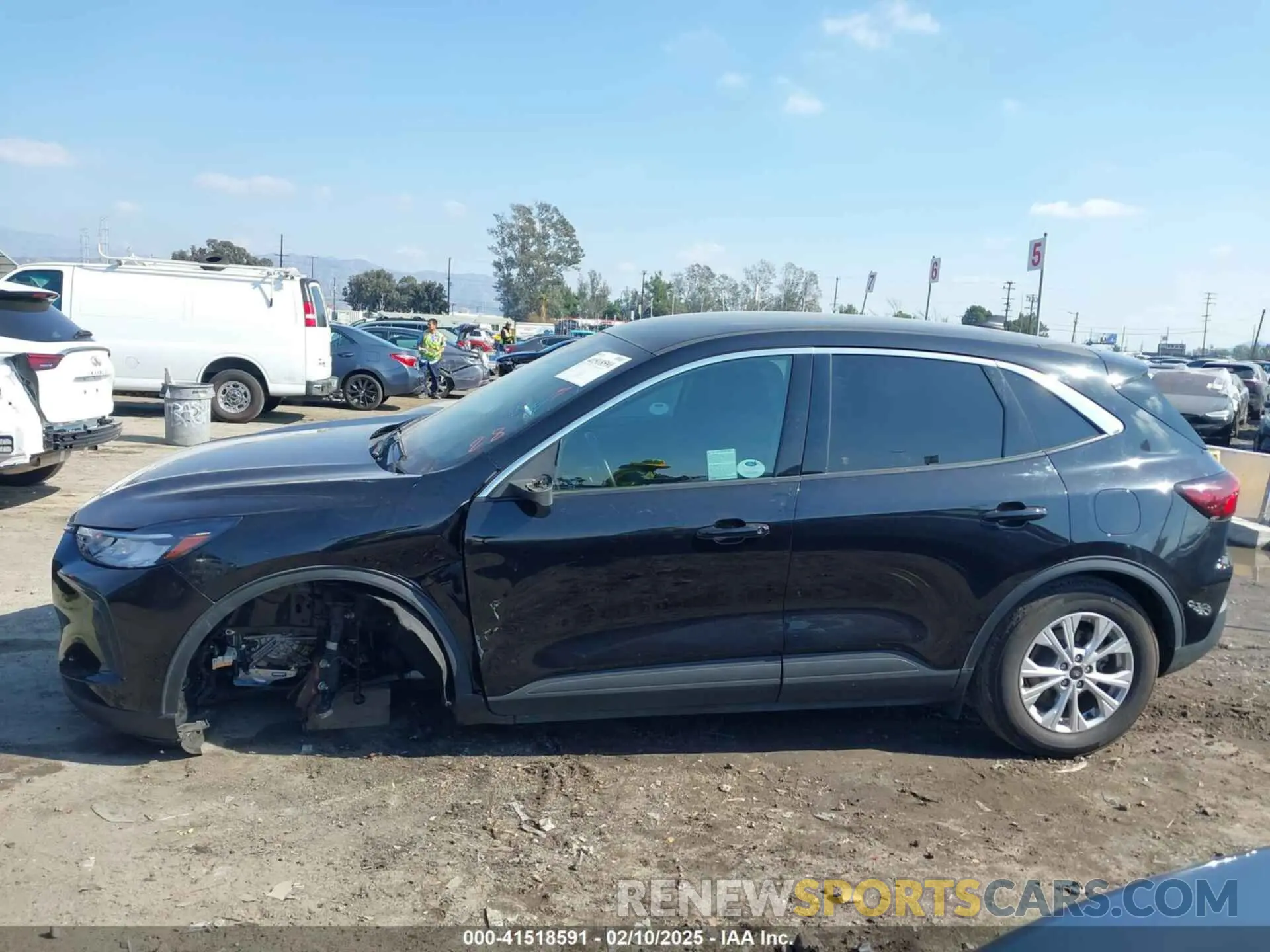 15 Photograph of a damaged car 1FMCU0GN6PUA85377 FORD ESCAPE 2023