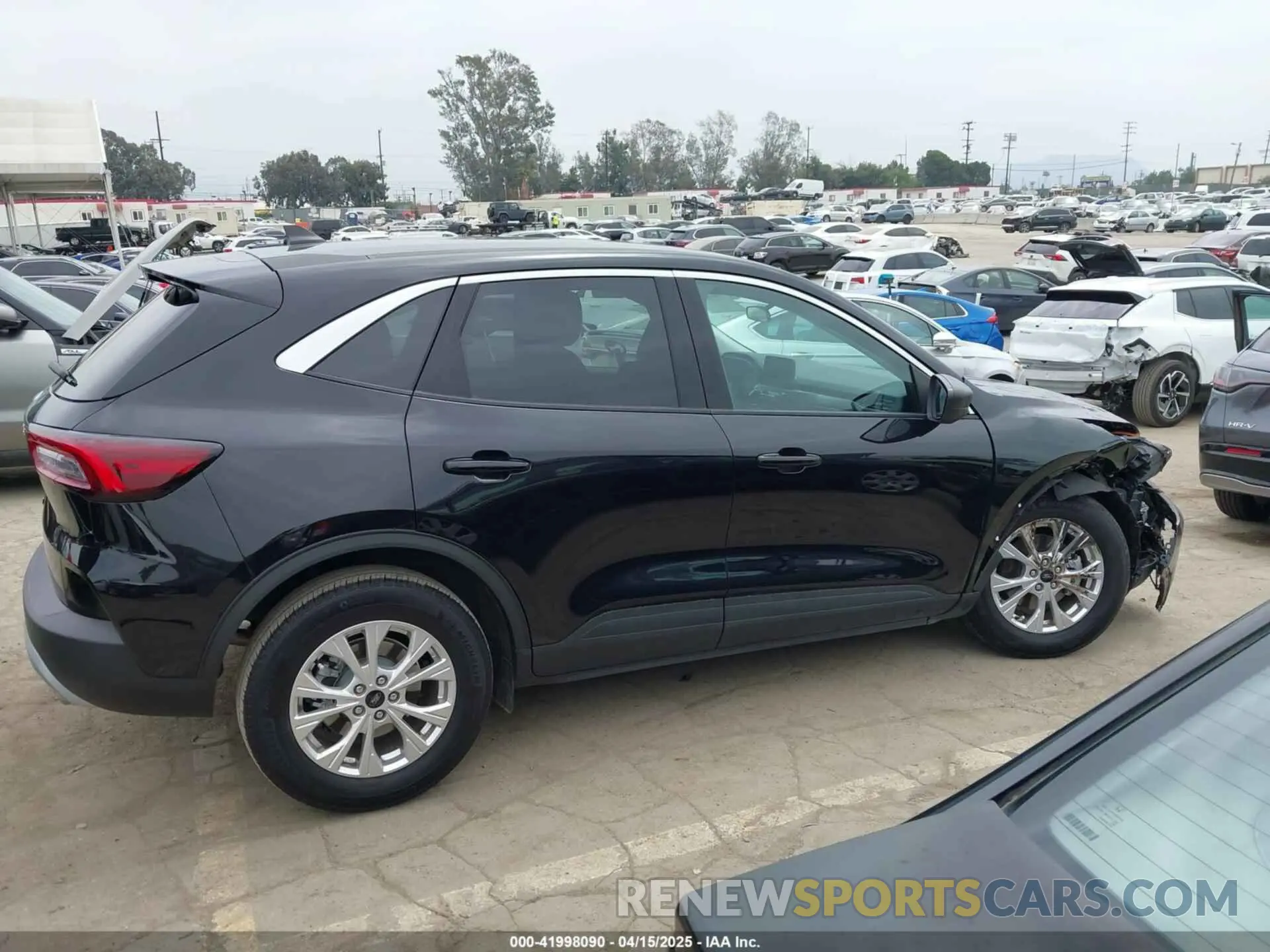 13 Photograph of a damaged car 1FMCU0GN6PUB13033 FORD ESCAPE 2023