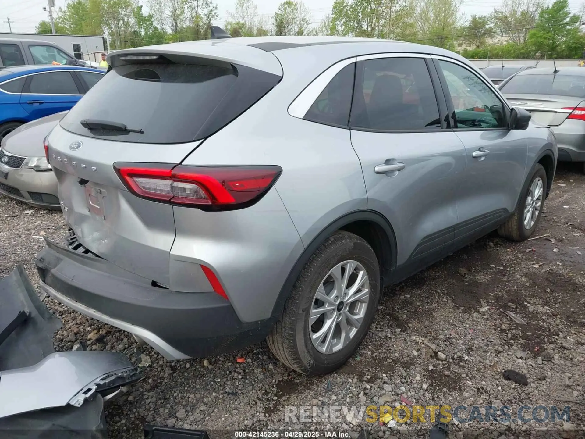 4 Photograph of a damaged car 1FMCU0GN7PUB09508 FORD ESCAPE 2023