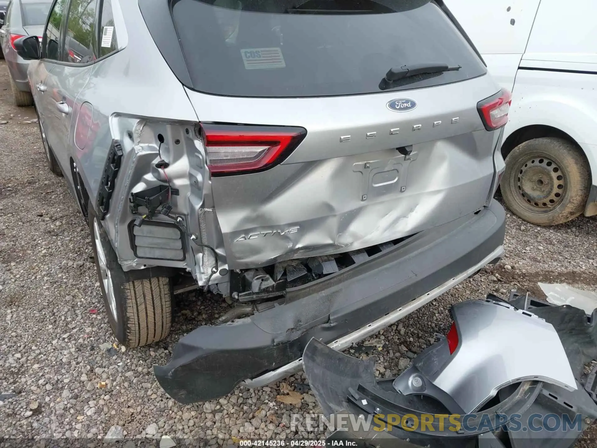 6 Photograph of a damaged car 1FMCU0GN7PUB09508 FORD ESCAPE 2023